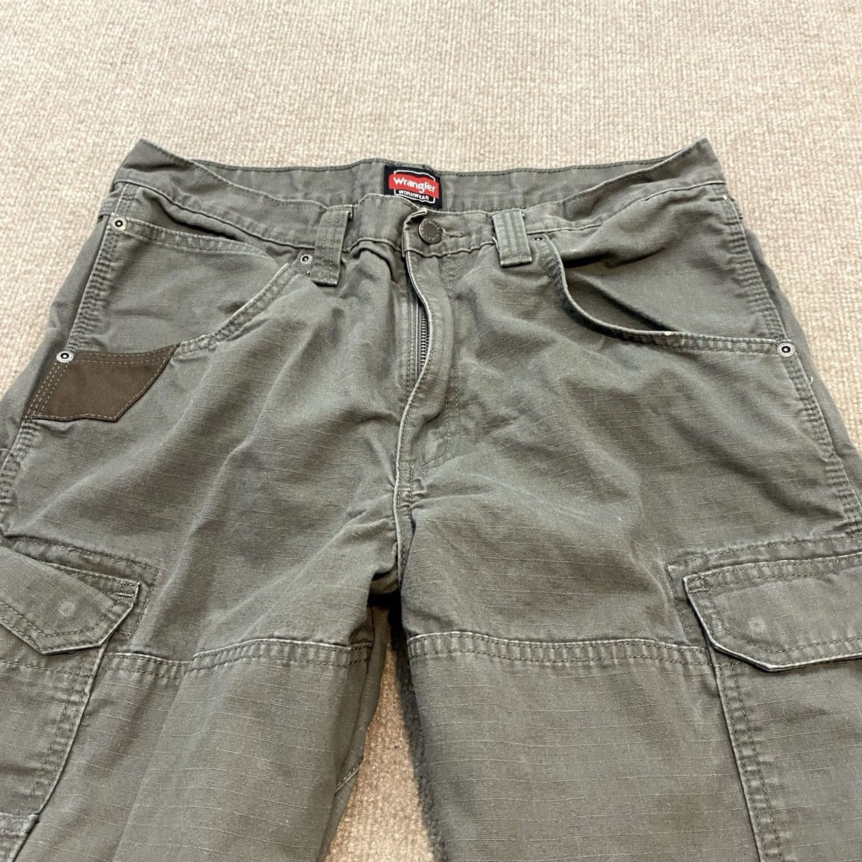 Wrangler Wrangler Workwear Pants Mens 32x32 Gray Cargo Double Knee Grunge Distressed Y2K Cargo Pants Mens Gray Wrangler RIGGS Workwear Size US 32 / EU 48 - 4 Thumbnail