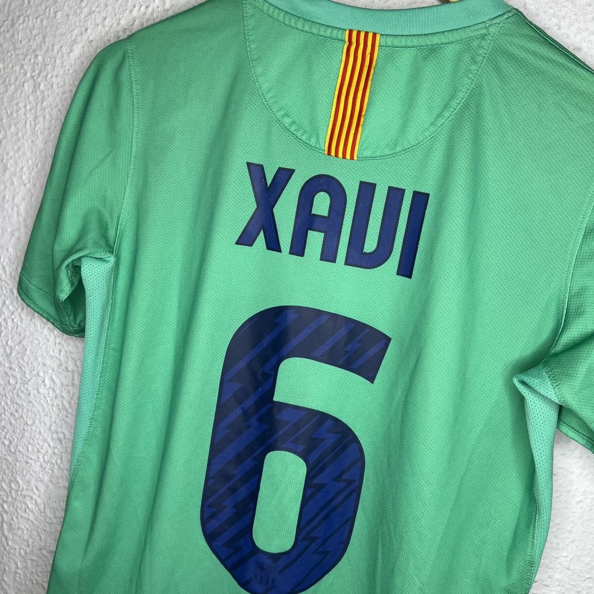 Nike Nike FC Barcelona Xavi 6 Jersey Tshirt Tee Away Kit 2011 Size US S / EU 44-46 / 1 - 8 Thumbnail