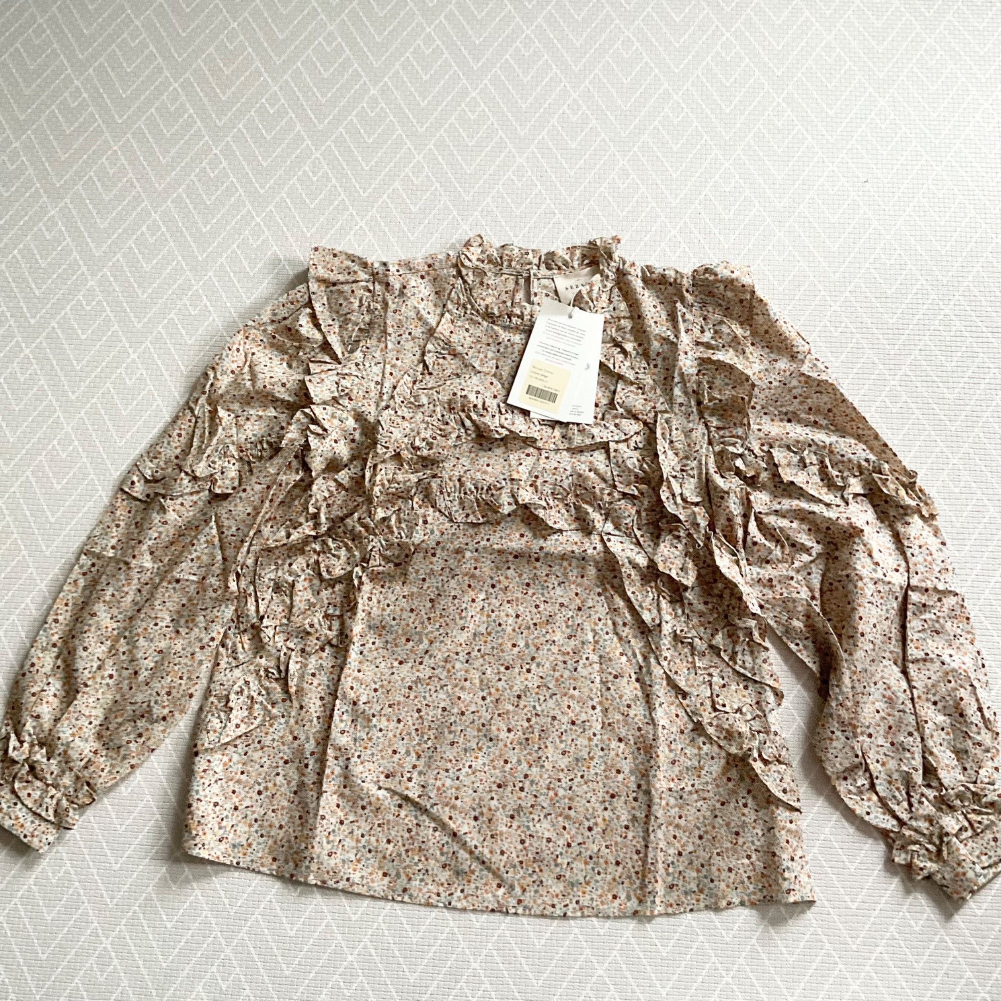 Sezane NWT sezane EMMY BLOUSE Beige flowers cotton floral SZ 4 bust Size S / US 4 / IT 40 - 2 Thumbnail