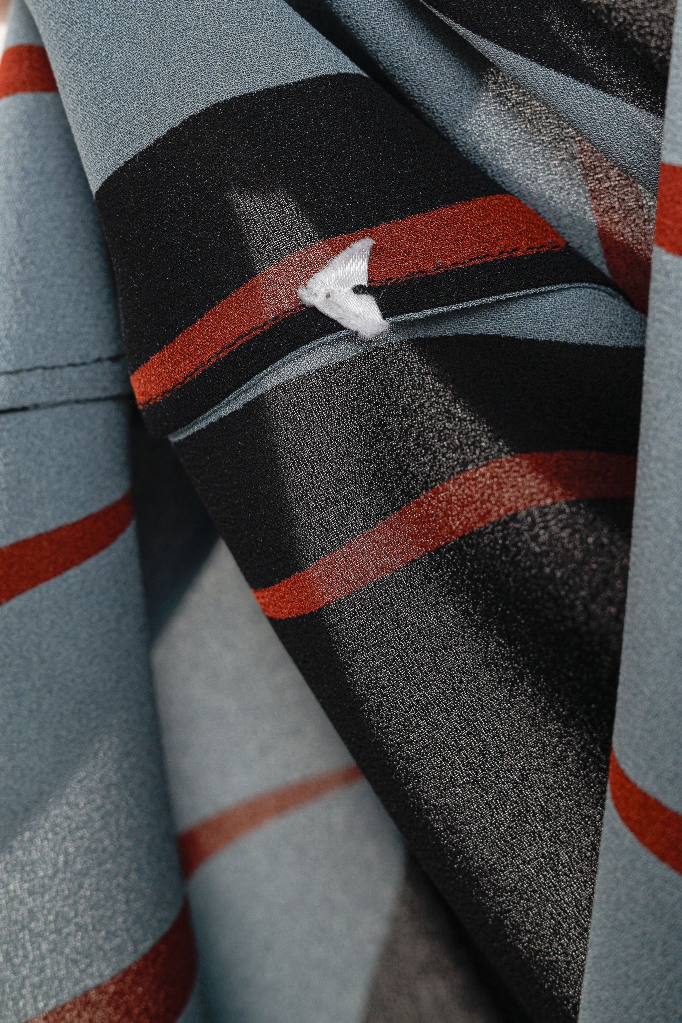 Gucci Gucci PF/15 Dusty Avio Triangle-Print Silk Shirt Size M / US 6-8 / IT 42-44 - 9 Thumbnail