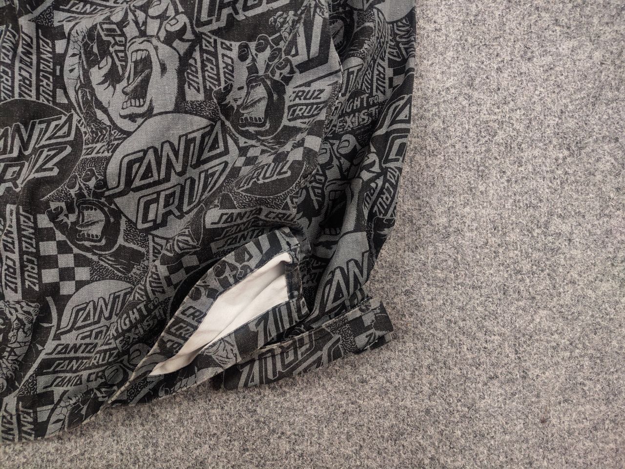 Santa Cruz Skateboards Santa Cruz El Jefe All-Over Pattern Long Sleeve Zip Jacket Size US L / EU 52-54 / 3 - 9 Thumbnail