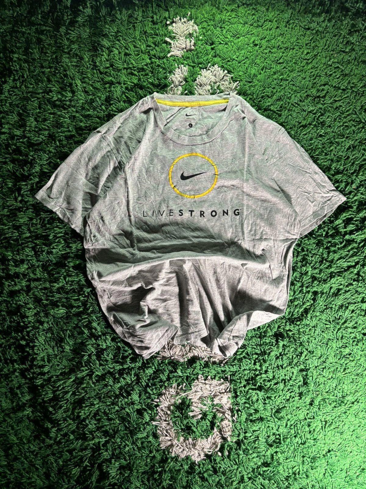 Nike 2010s Nike “Livestrong” Tee Size US L / EU 52-54 / 3 - 2 Thumbnail