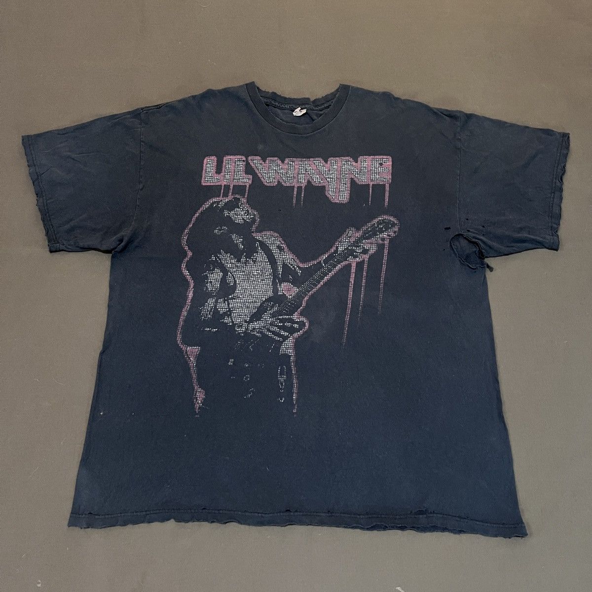 Rap Tees × Vintage Vintage Y2K 2011 Lil Wayne Promo Tour Tee 2XL Faded Thrashed Size US XXL / EU 58 / 5 - 2 Thumbnail
