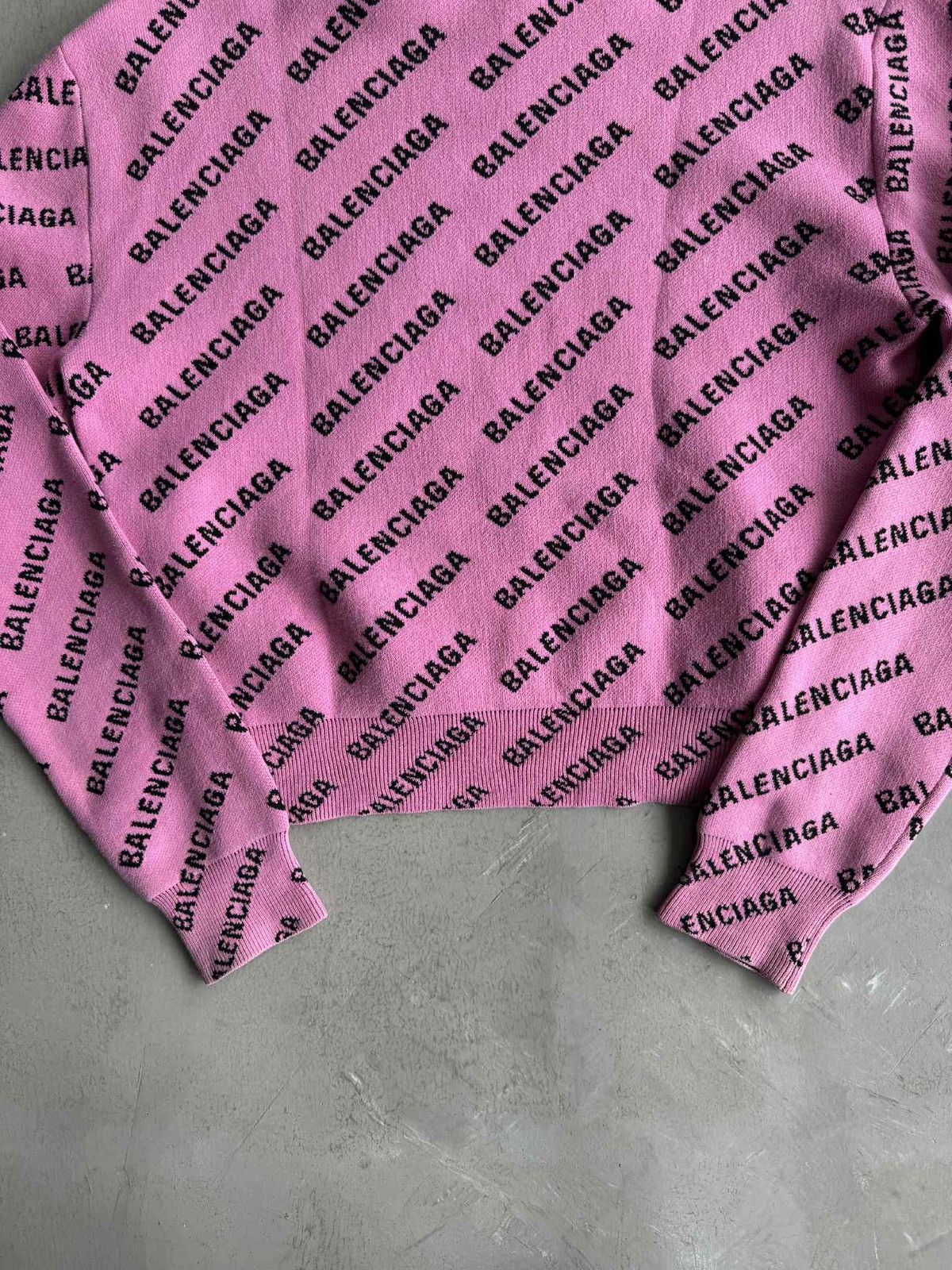 Balenciaga Balenciaga - All Over Print Script Wool Crewneck Size XS / US 0-2 / IT 36-38 - 4 Thumbnail