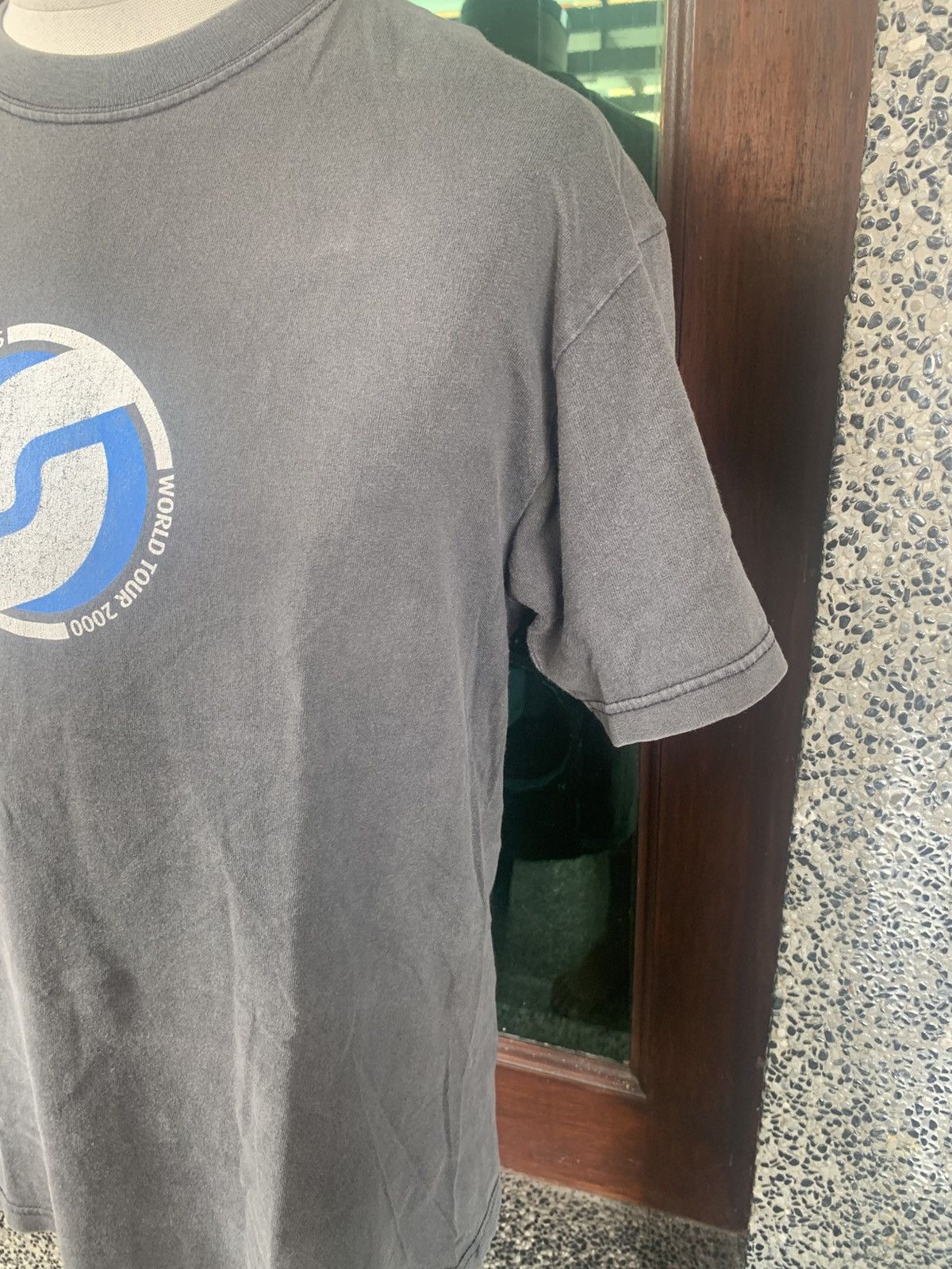 Vintage Vintage 2000 Sims Snowboards World Tour T shirt Size US M / EU 48-50 / 2 - 5 Thumbnail