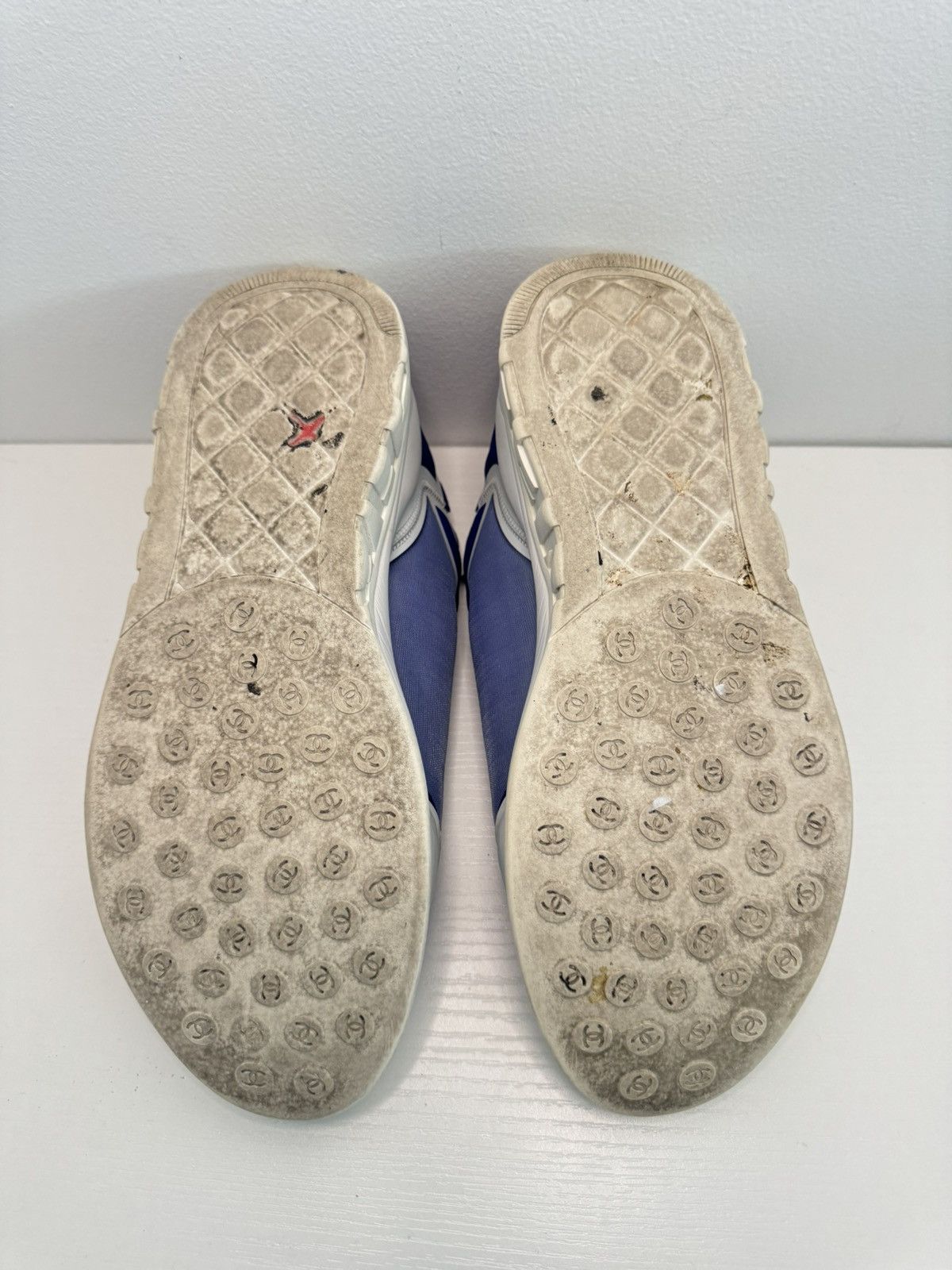 Chanel Chanel Blue White Logo Sneakers Size 42 Preowned Size US 9 / EU 42 - 7 Thumbnail