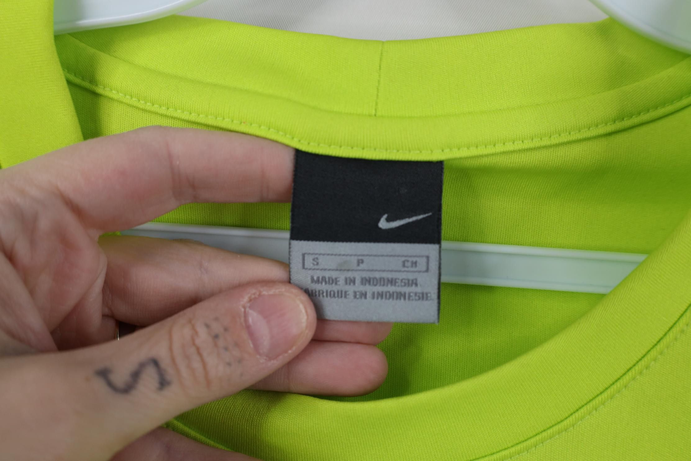 Nike Vintage Y2K Nike Total 90s Soccer Center Swoosh T-Shirt Size US S / EU 44-46 / 1 - 9 Thumbnail
