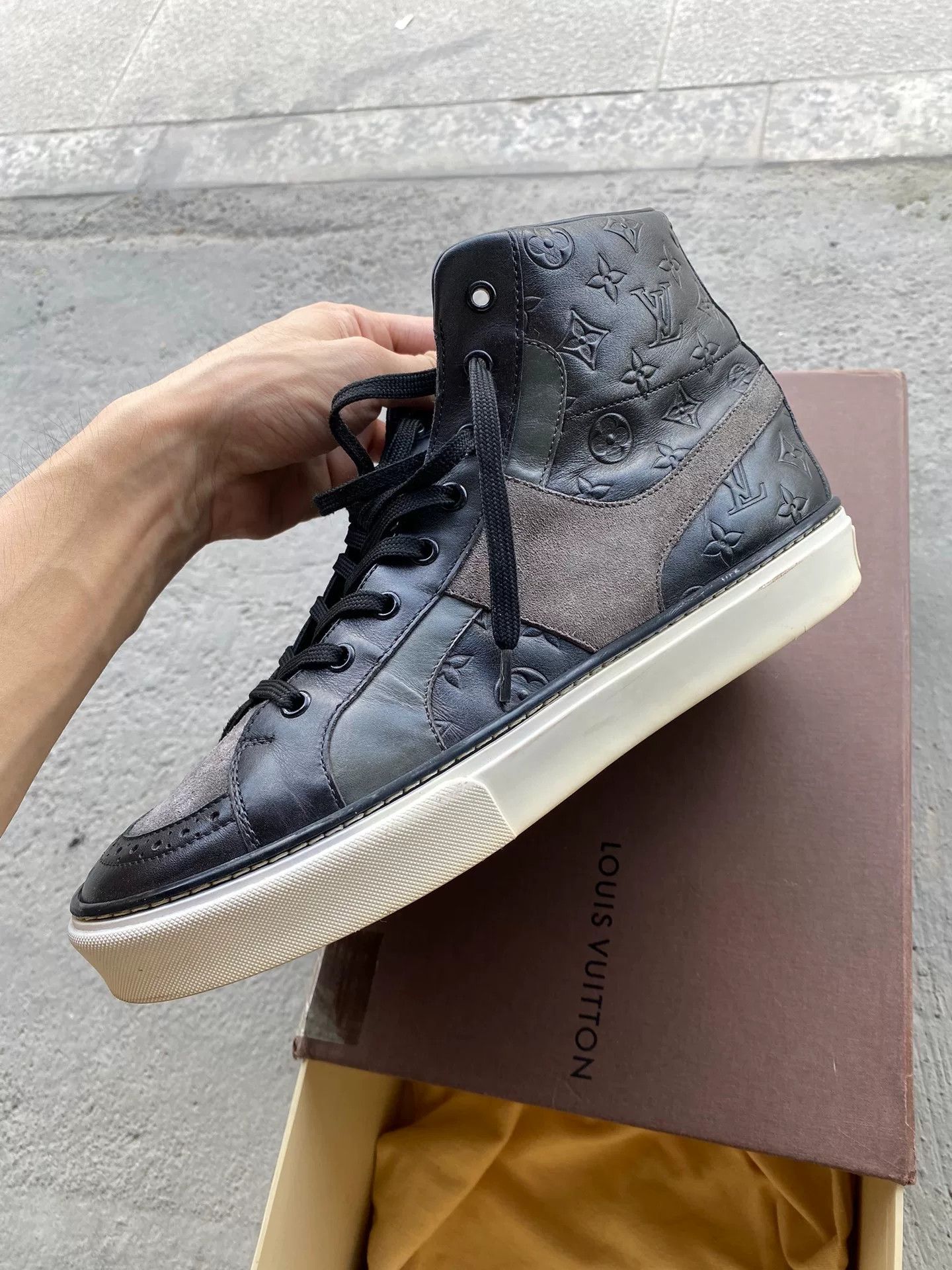 Louis Vuitton Louis Vuitton Printed Hitop Sneakers 40 Men Size US 7.5 / EU 40-41 - 1 Thumbnail