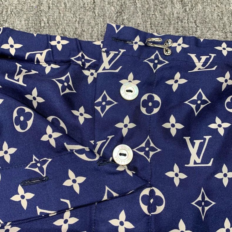 Louis Vuitton Louis Vuitton Blue Full Print Shorts Size US 36 / EU 52 - 7 Thumbnail