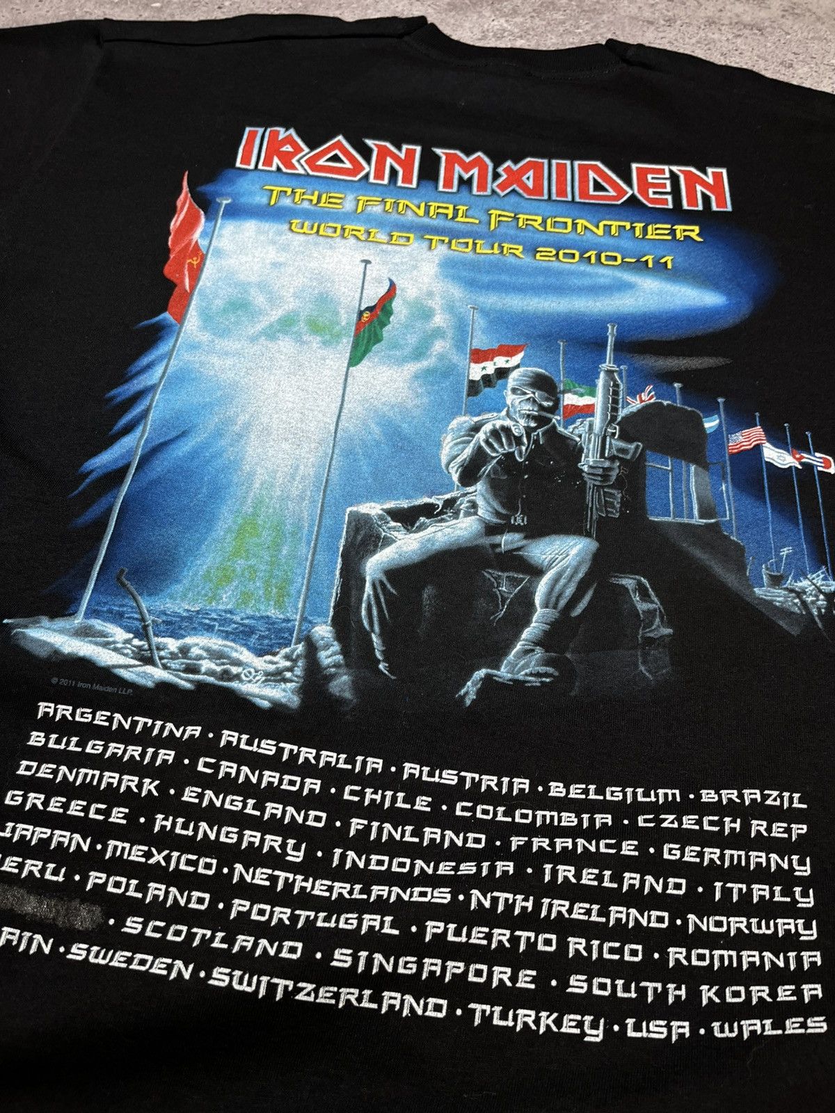Iron Maiden Vintage IRON MAIDEN 2011 The Final Frontier Tour Tshirt Size US XXL / EU 58 / 5 - 10 Thumbnail