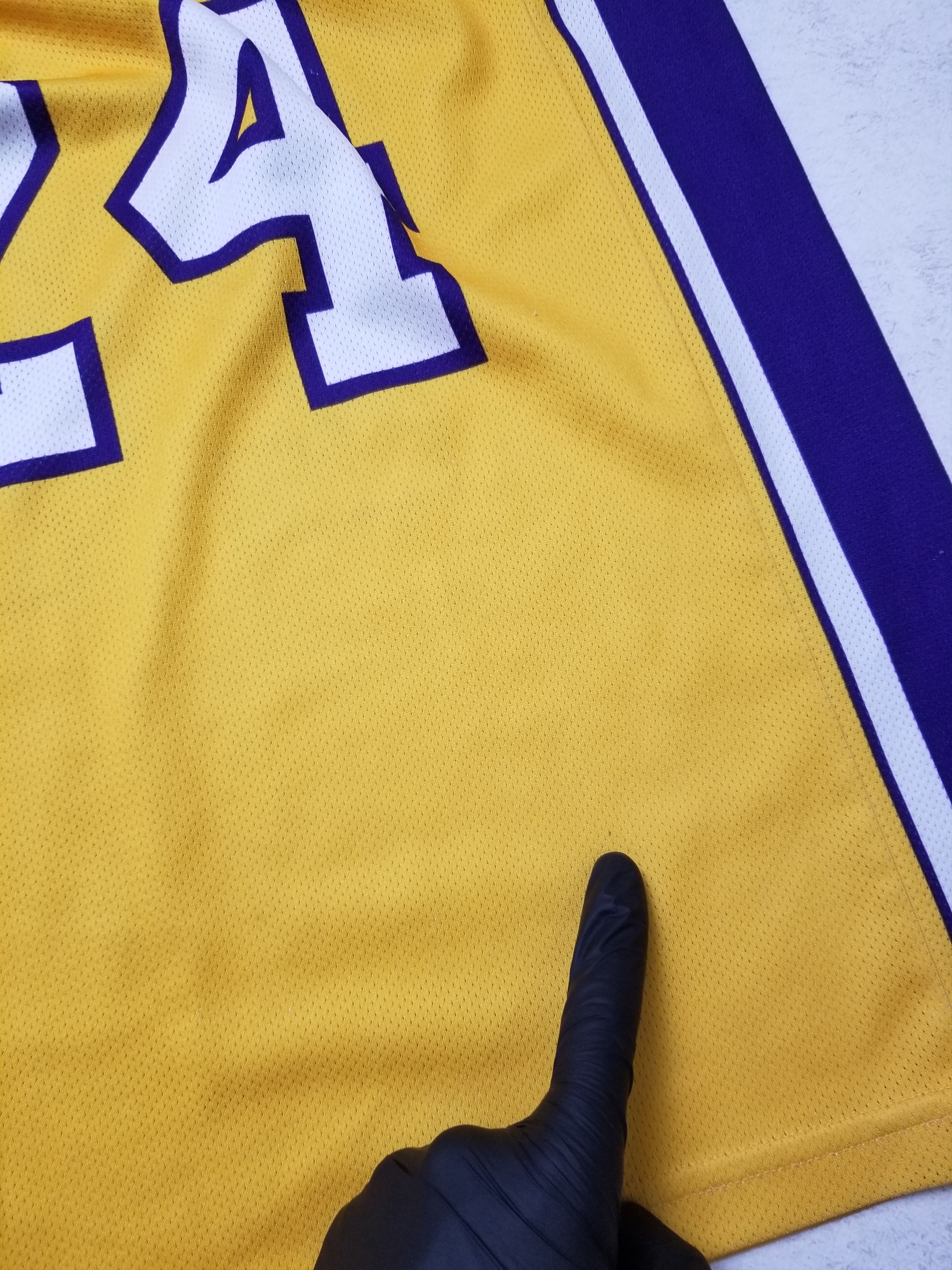 Champion KOBE BRYANT #24 LOS ANGELES LAKERS BASKETBALL NBA JERSEY Size US S / EU 44-46 / 1 - 9 Thumbnail