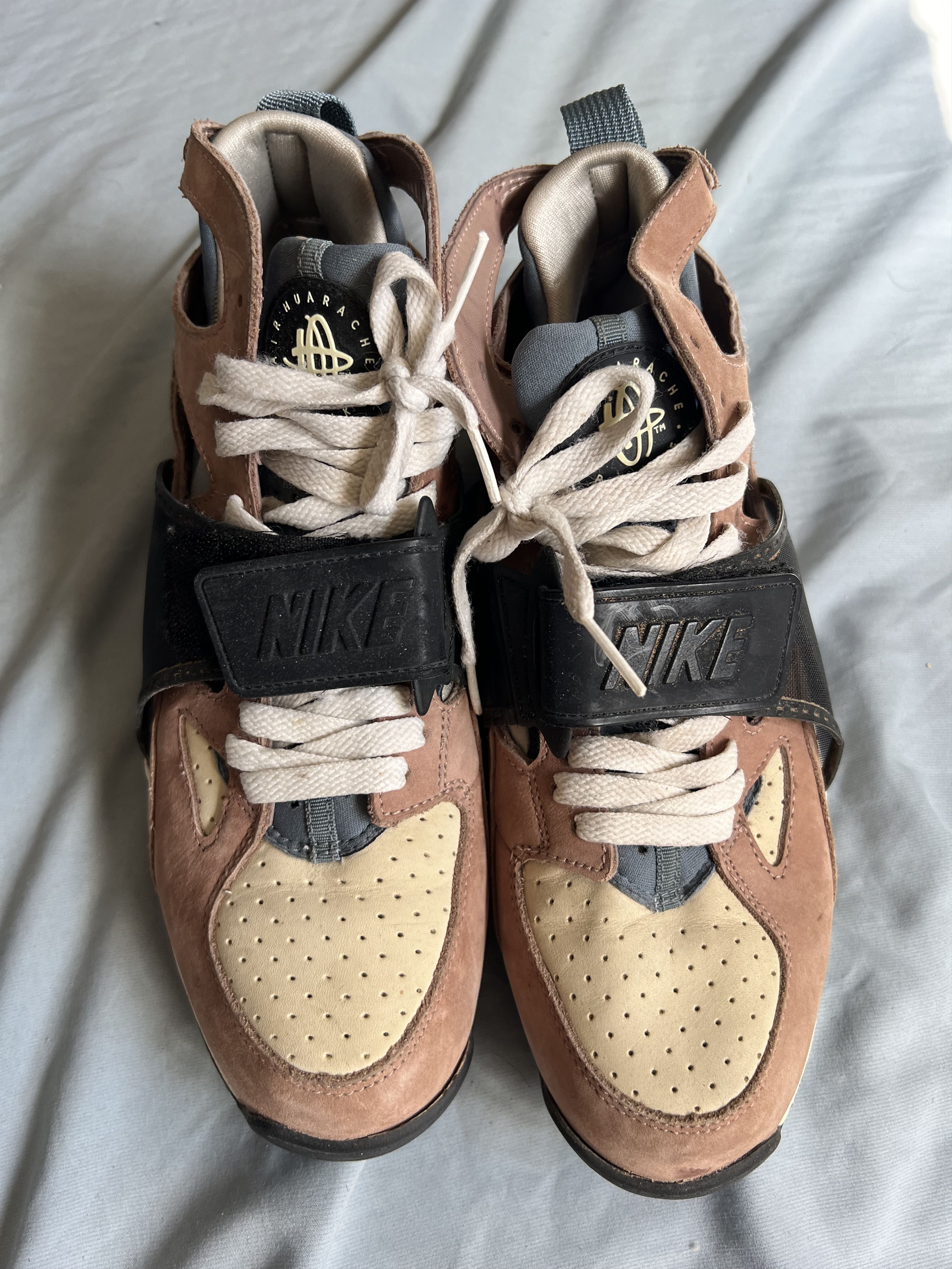 NIKE 2002 AIR TRAINER HUARACHE ESCAPE BISQUE 10 VINTAGE
