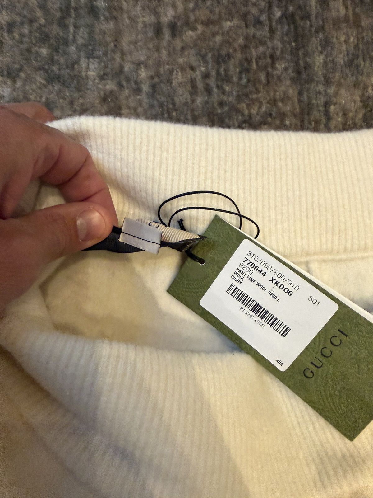 Gucci RUNWAY CREAM GUCCI SUPREME JOGGER-Size Large - Holy grail 🏆 Size US 35 - 4 Thumbnail