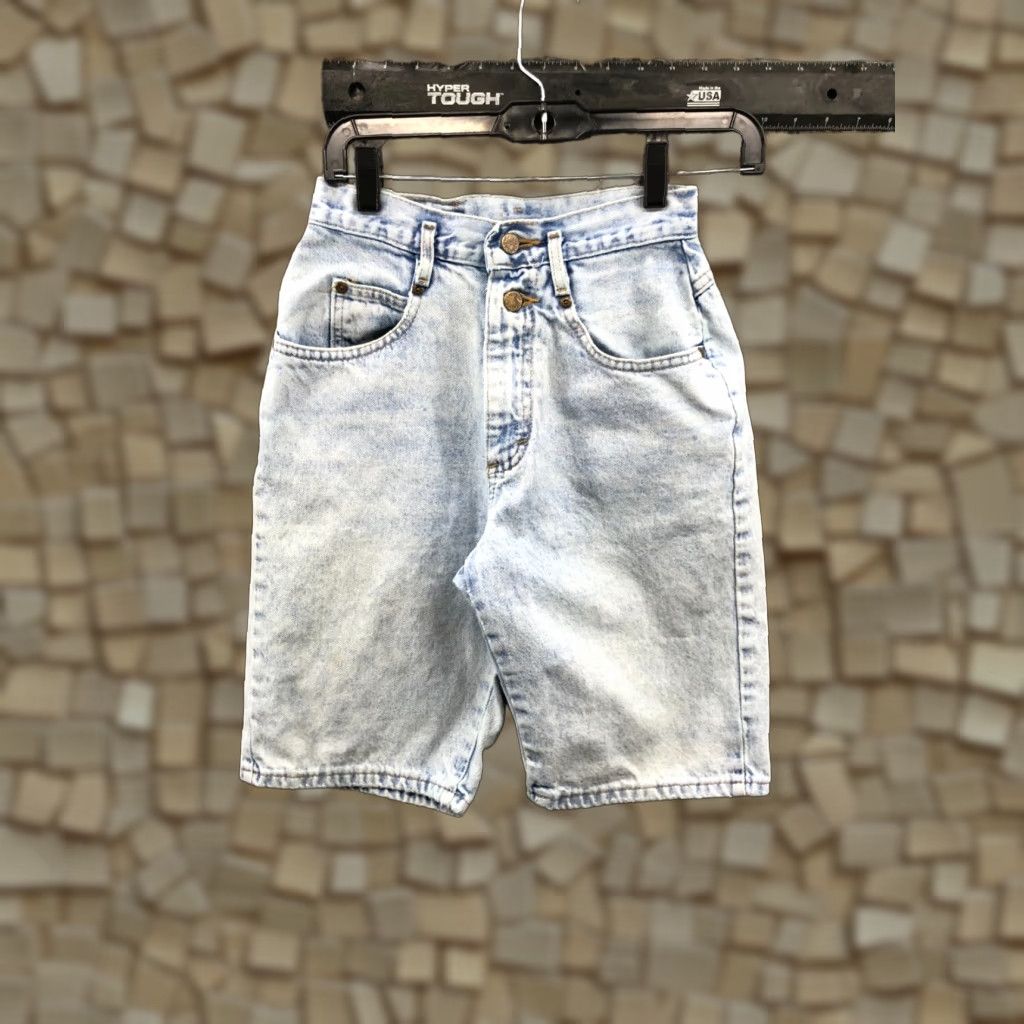 Lee **Lee Juniors Bermuda Shorts Size 7 Stone Wash Blue Denim** User: Lee Juniors Bermuda Shorts Size 7 Stone Wash Blue Denim Size 28" / US 6 / IT 42 - 1 Thumbnail