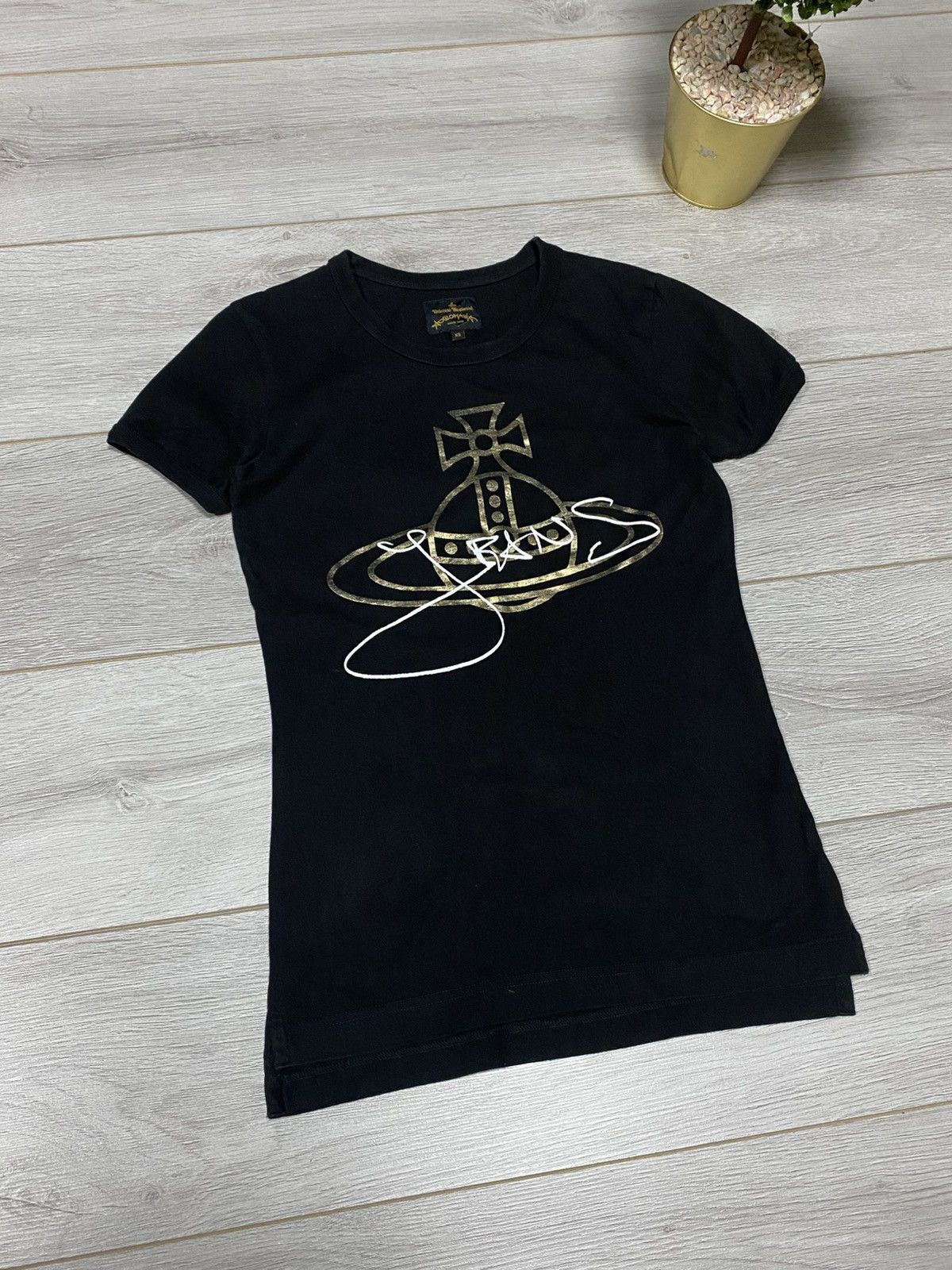 Vivienne Westwood Vivienne Westwood vintage big ORB t-shirt designer Size US S / EU 44-46 / 1 - 2 Thumbnail