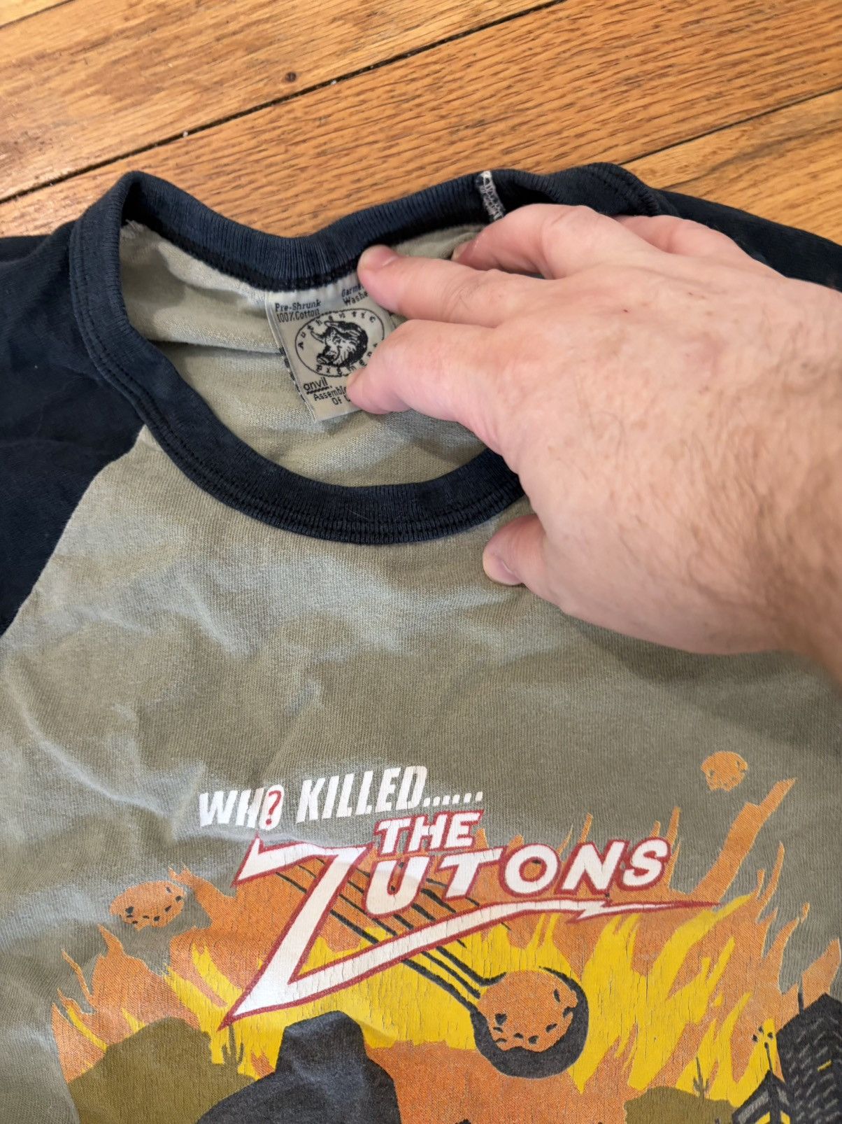 Anvil Zutons Long Sleeve Medium Y2K Size US M / EU 48-50 / 2 - 2 Thumbnail