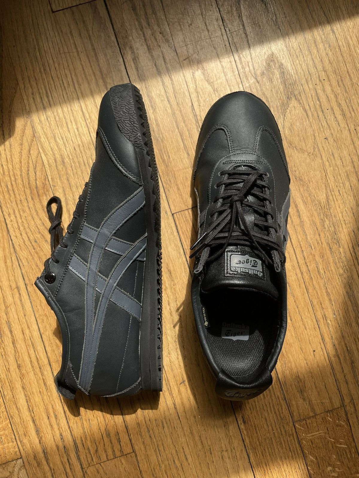Onitsuka Tiger Onitsuka Tiger Mexico 66 SD Goretex GRAPHITE / CARRIER GREY Size US 9 / EU 42 - 6 Thumbnail