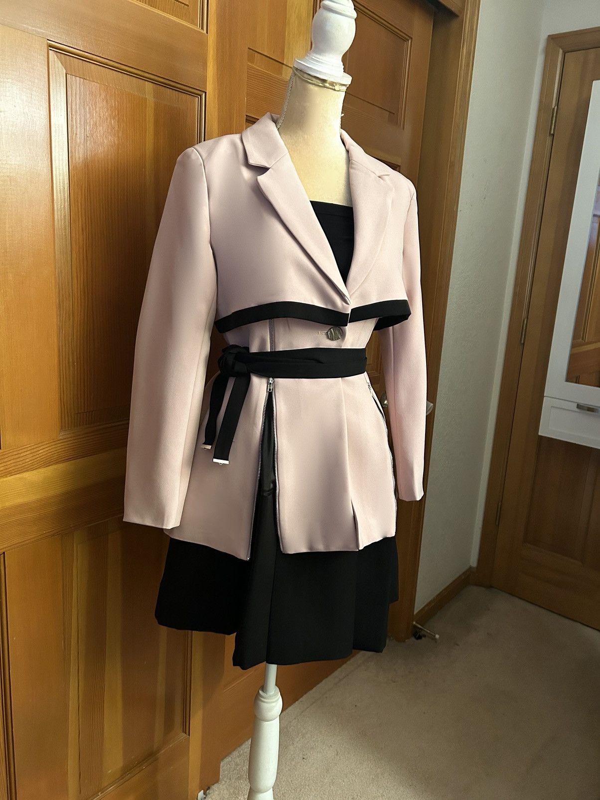 Designer × Other NWT, Lavishly Paris Pink Long Sleeve Skirt Suit Dress. Size M / US 6-8 / IT 42-44 - 8 Thumbnail
