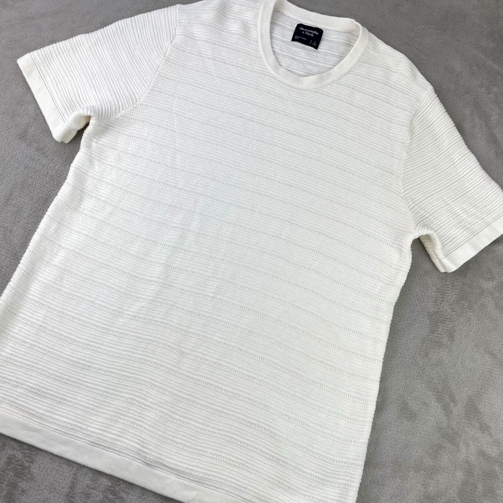 Abercrombie & Fitch Abercrombie & Fitch Shirt Men L White Knit Crew Neck Short Sleeve NWOT Size US L / EU 52-54 / 3 - 4 Thumbnail