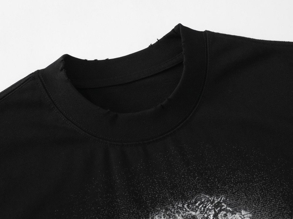 Japanese Brand Men's casual distressed portrait print loose T-shirt Size US M / EU 48-50 / 2 - 3 Thumbnail