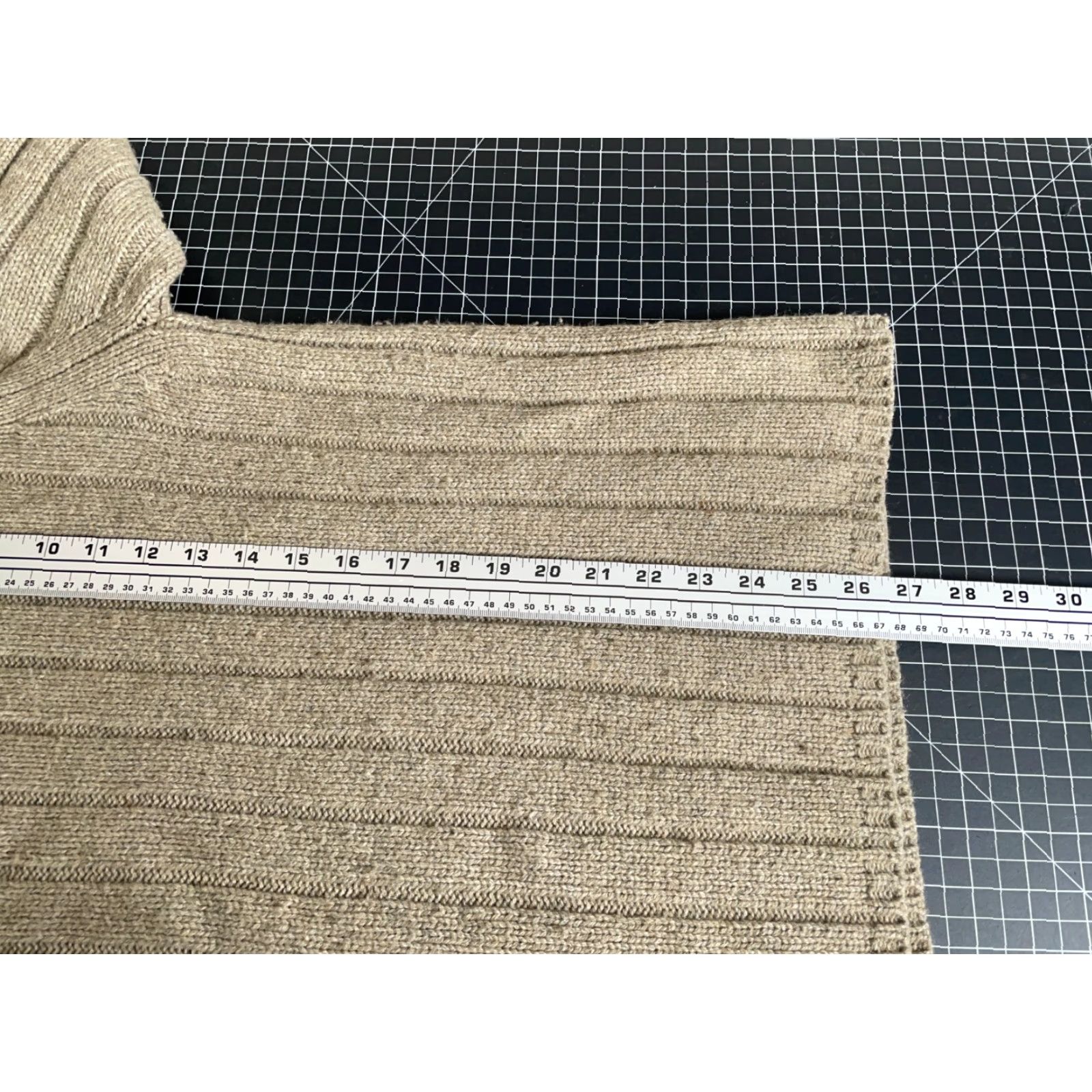 Abercrombie & Fitch Abercrombie & Fitch Lambs Wool Sweater Men's XL Beige Muscle Fit Slim V-Neck Mens Size US XL / EU 56 / 4 - 6 Thumbnail