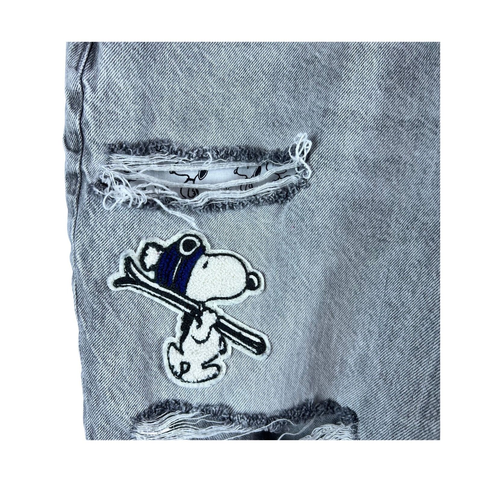 American Eagle Outfitters American Eagle x Peanuts Snoopy Distressed Mom Jeans Gray 8S Size 30" / US 8 / IT 44 - 8 Thumbnail