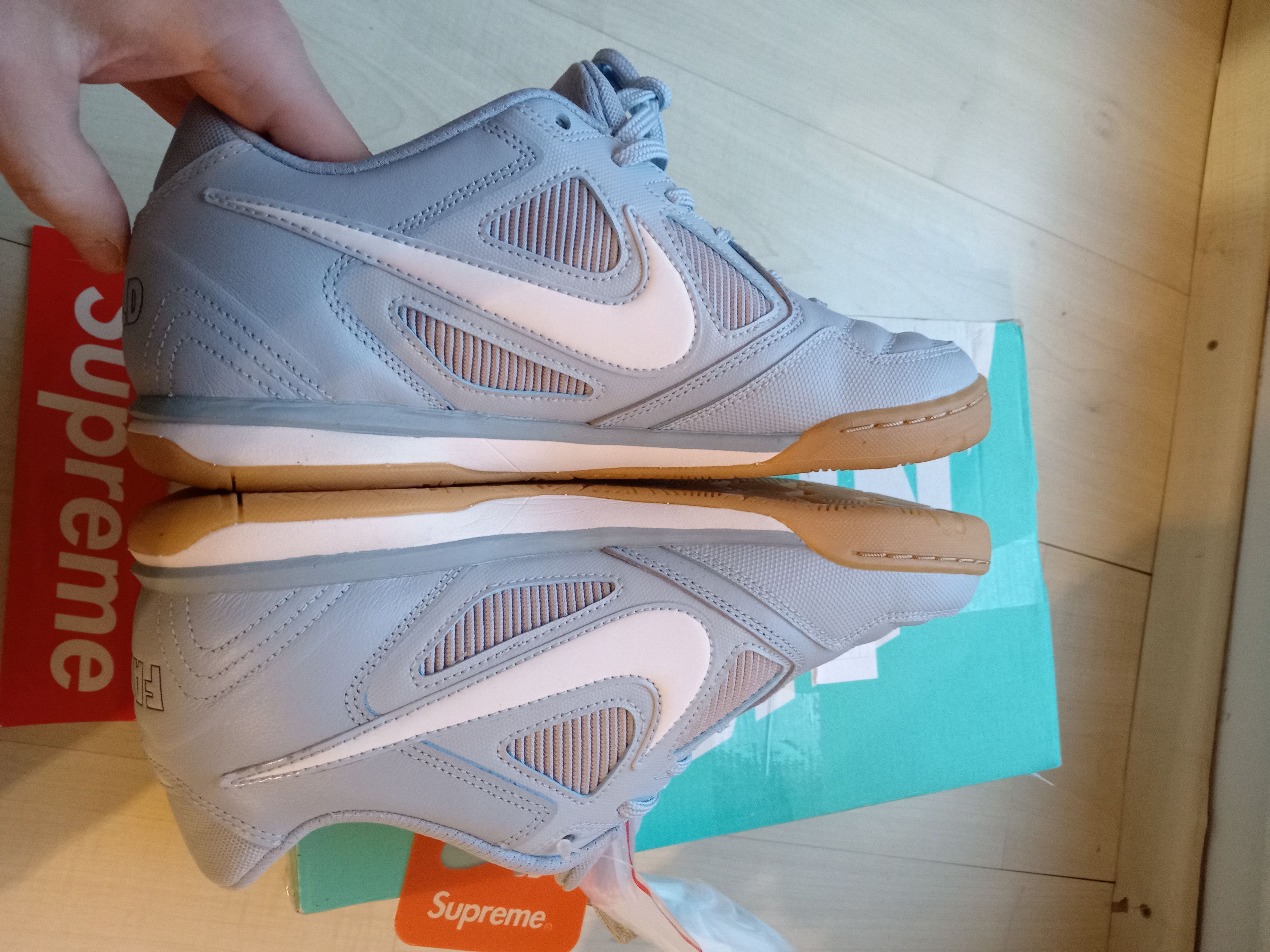 Nike New in Tags Nike gato supreme lunargato Size US 9 / EU 42 - 13 Thumbnail