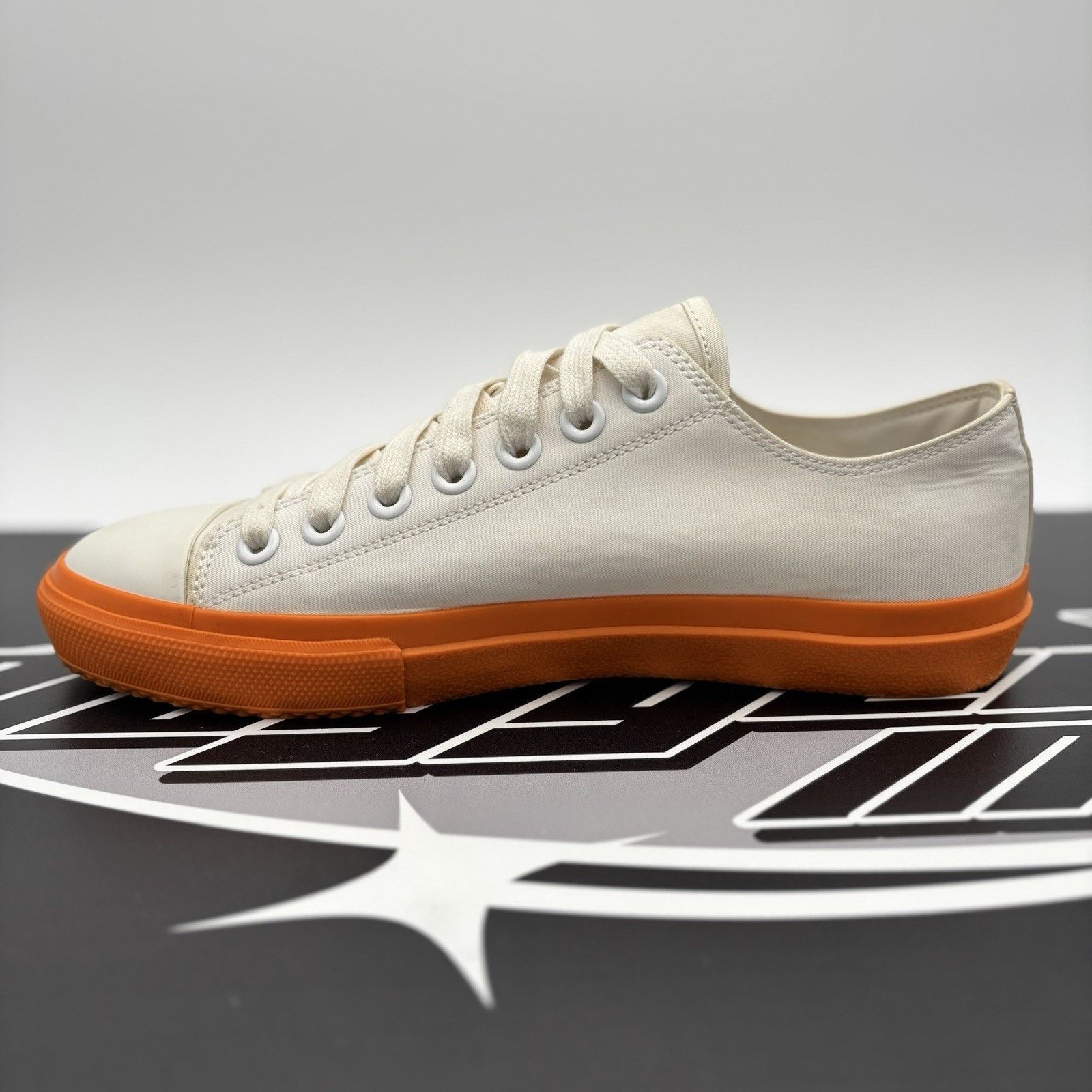 Burberry Burberry Low Sneaker ' Orange, White ' | SUPER CLEAN! Size US 8 / EU 41 - 4 Thumbnail