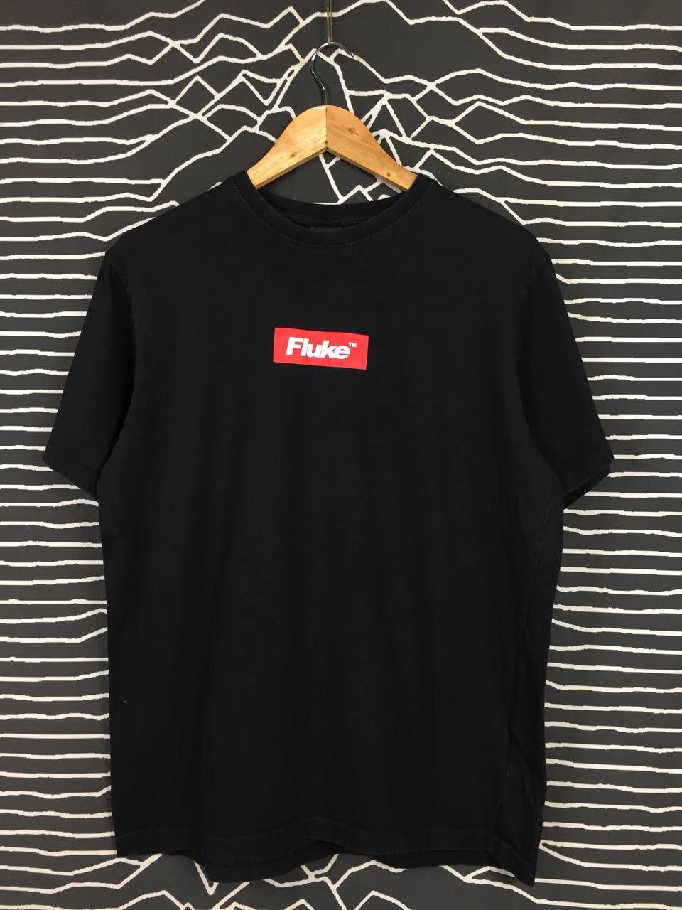 Vintage Vtg Fluke Box Logo Street Outdoor Wear Tee Size US XL / EU 56 / 4 - 2 Thumbnail