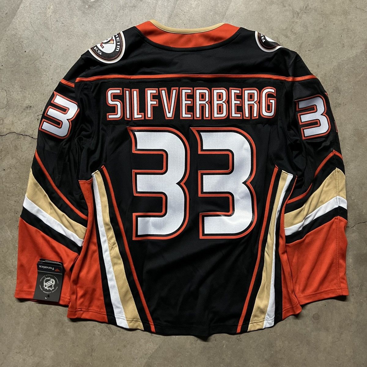 NHL 2018 NHL A. Ducks JAKOB SILFVERBERG #33 Hockey Jersey Size US M / EU 48-50 / 2 - 2 Thumbnail
