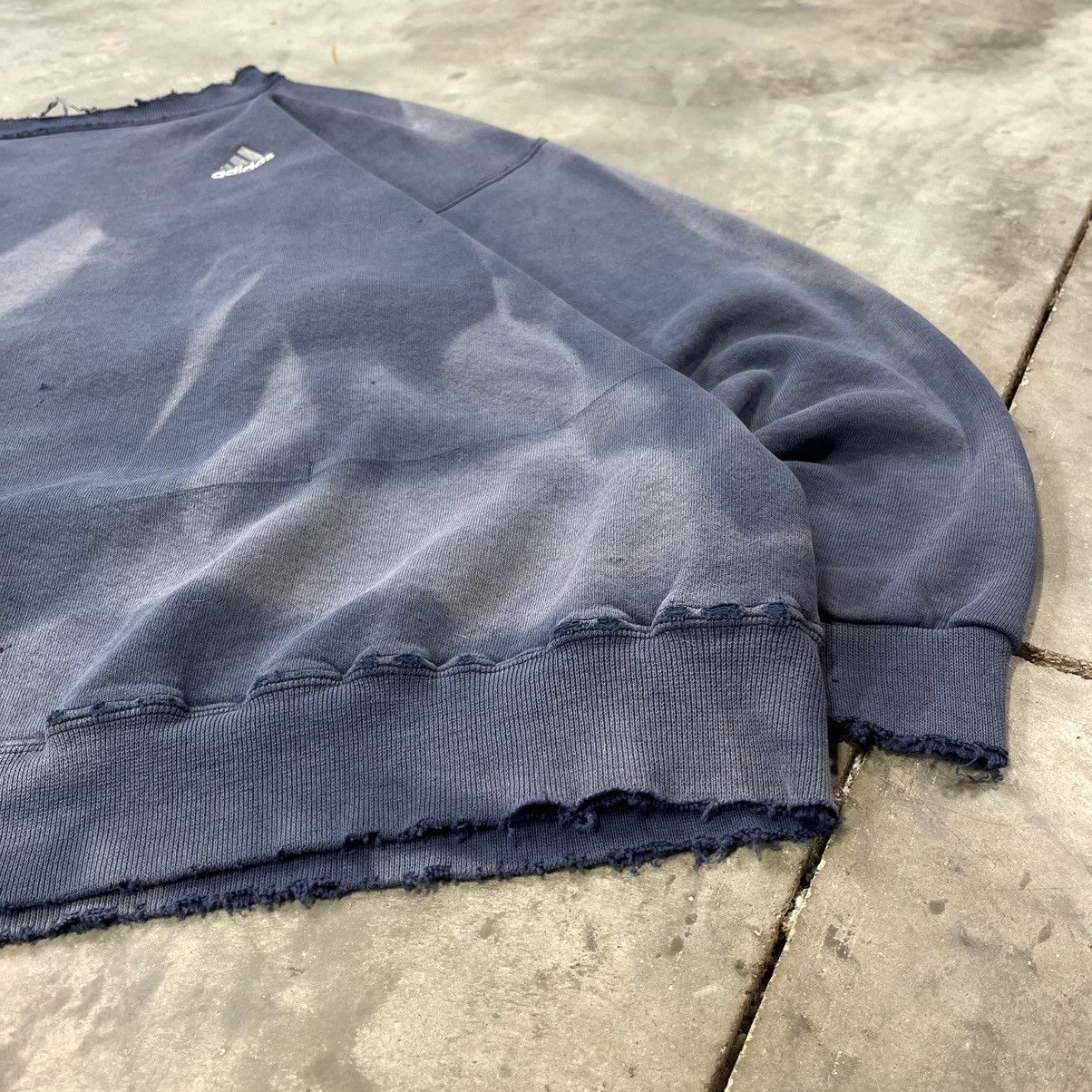 Vintage Vintage Thrashed Adidas Crewneck Sweatshirt Sun Faded Boxy Size US XL / EU 56 / 4 - 5 Thumbnail
