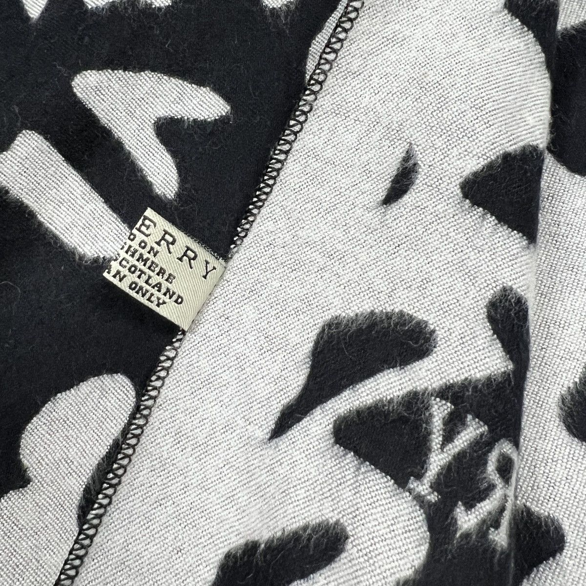 Burberry Burberry Prorsum Cashmere Scarf Made in Scotland Black Logo Size ONE SIZE - 5 Thumbnail