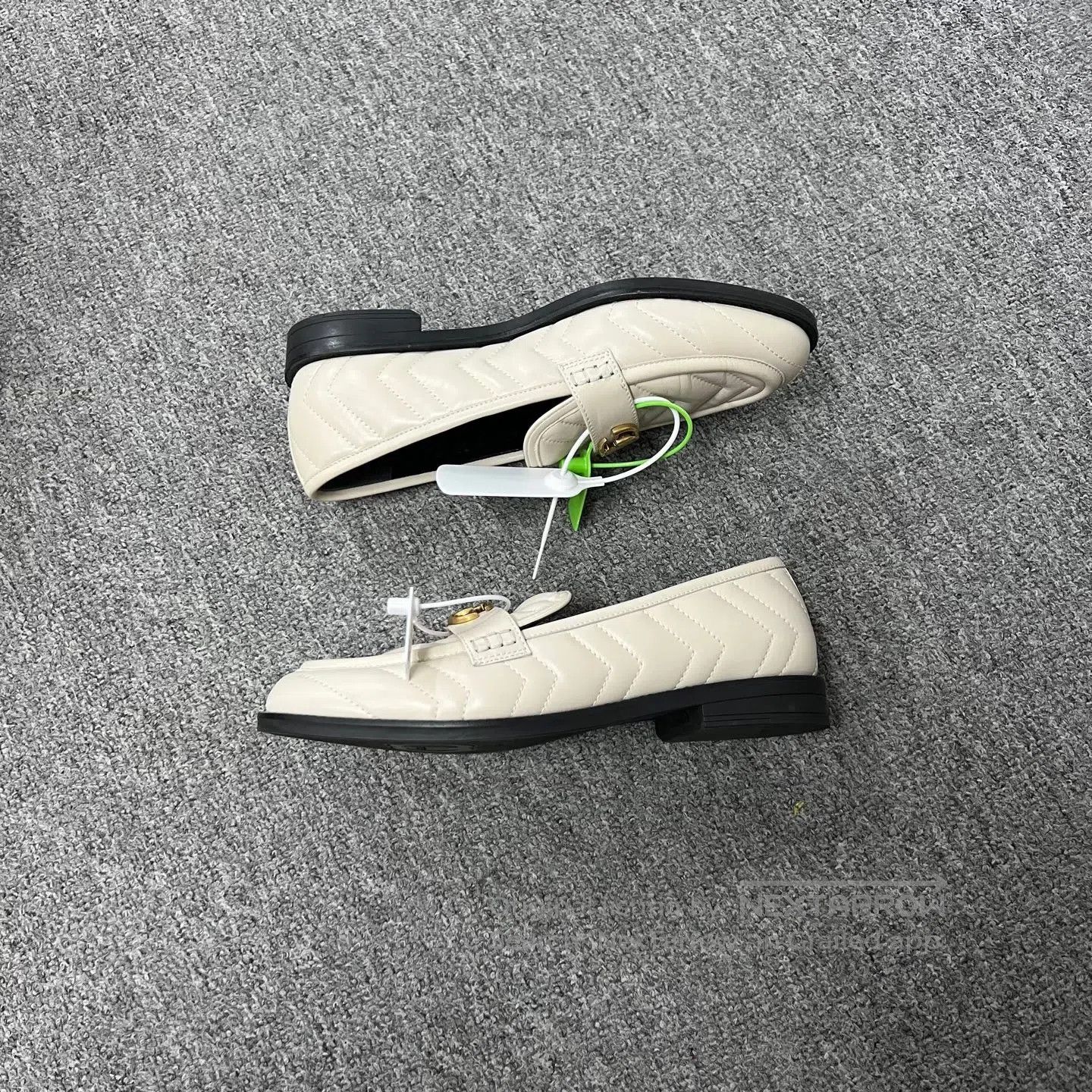 Gucci Guicci Dual-G Gold buckle; off-white loafers| Size US 7.5 / IT 37.5 - 4 Thumbnail