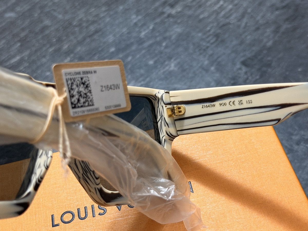 Louis Vuitton Louis Vuitton zebra cyclone Sunglasses W Size ONE SIZE - 4 Thumbnail