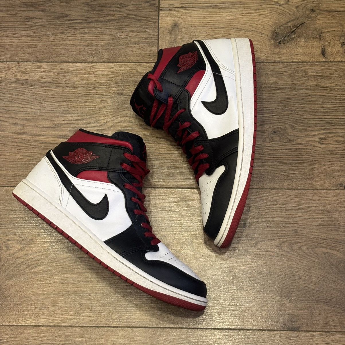 Jordan Brand 2023 jordan 1 mid Size US 10.5 / EU 43-44 - 3 Thumbnail
