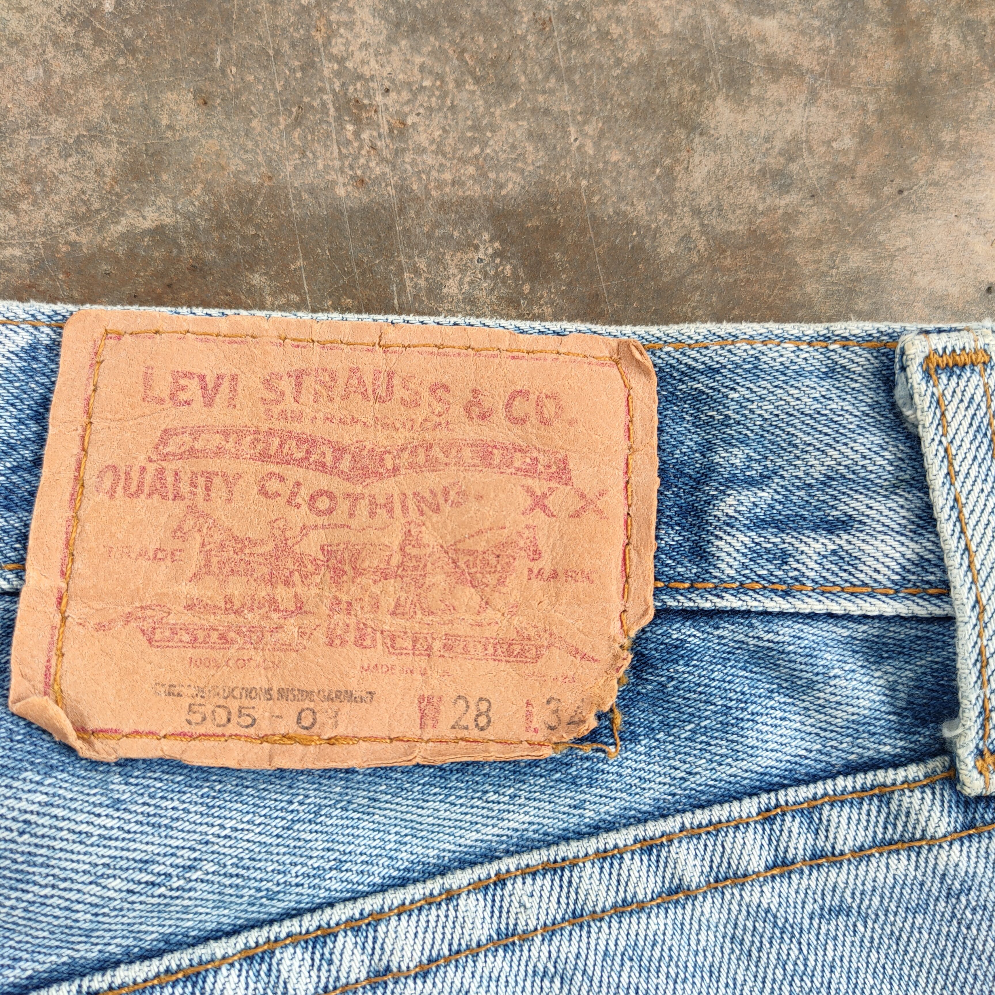 Levi's Vintage Clothing Vintage Levis 505 Faded Distressed denim jeans pants Size US 28 / EU 44 - 13 Thumbnail