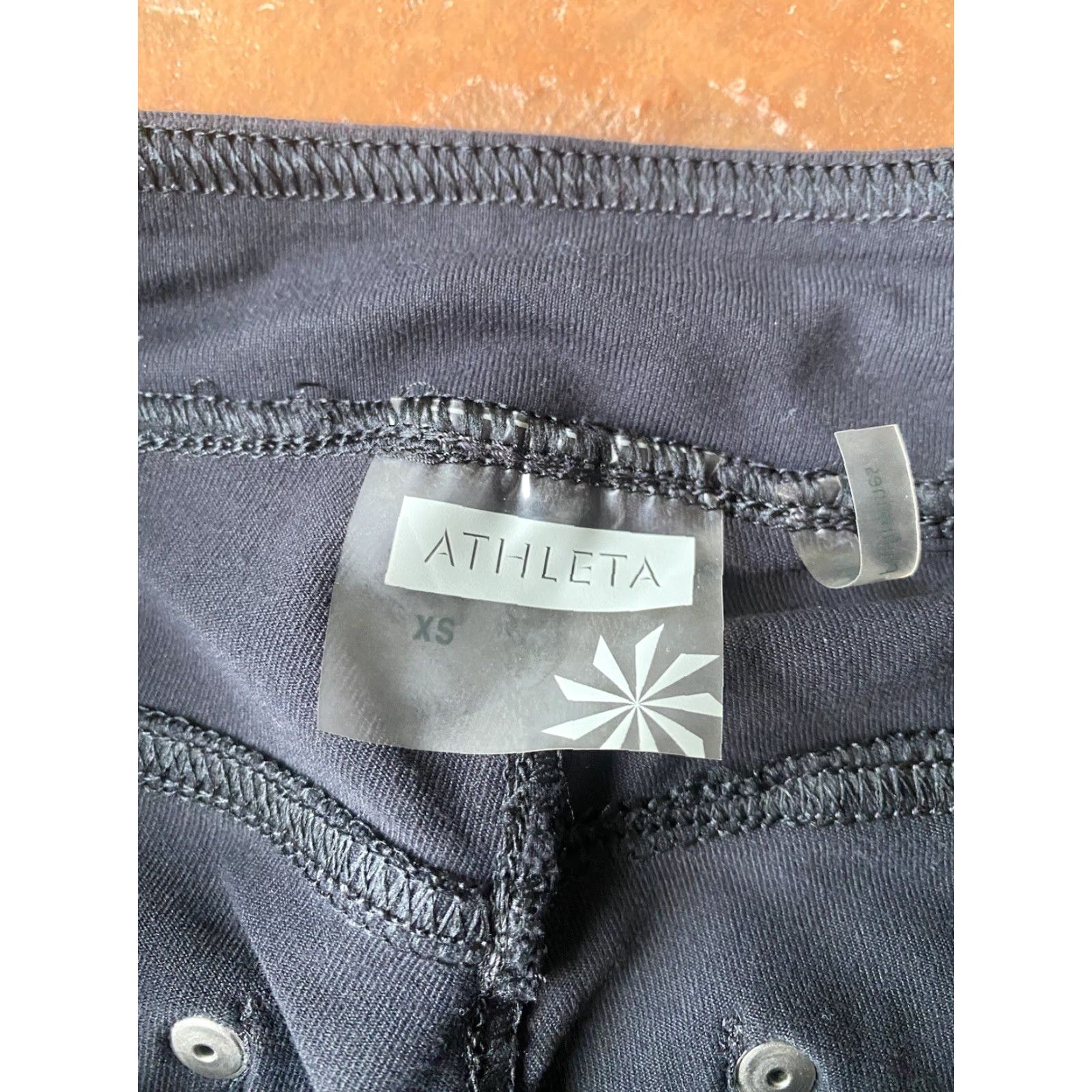 Athleta Athleta Bettina Flare Pants XS Black Navy Pocket Stretch Pockets Athleisure Women Classic Leg Style Flared Pants Size 26" / US 2 / IT 38 - 2 Thumbnail