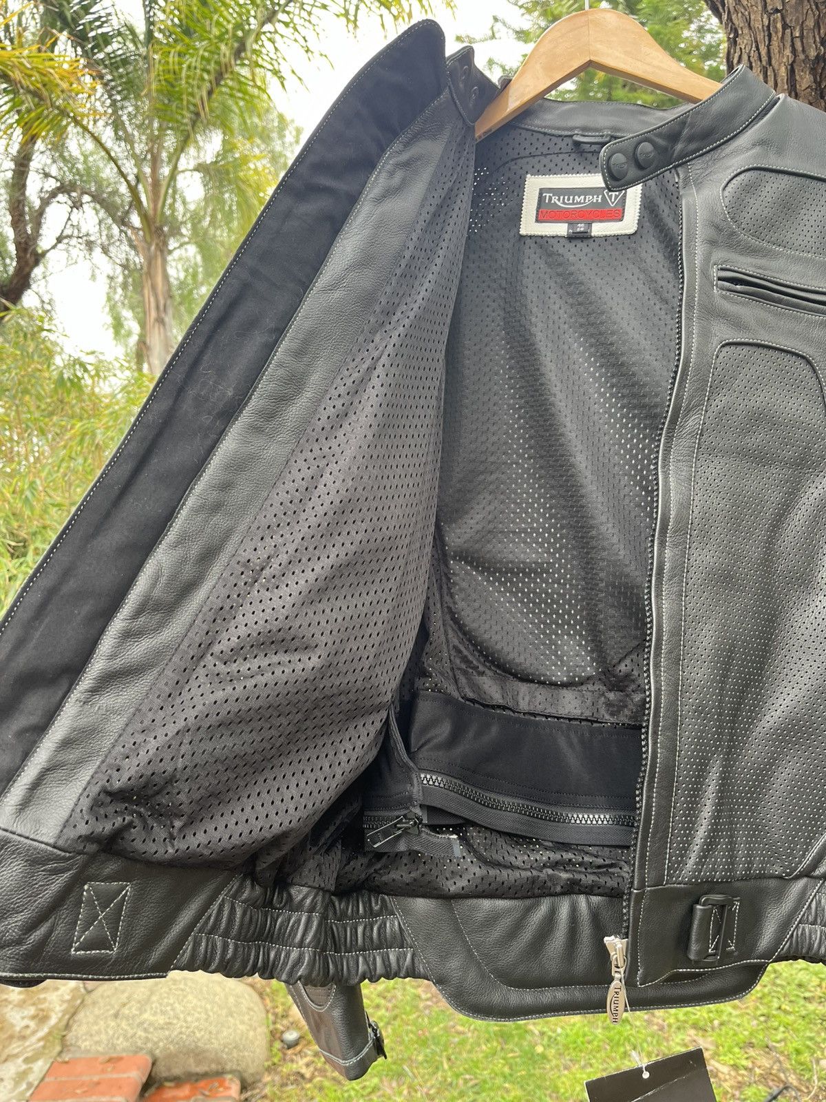 Other TRIUMPH Motorcycle Leather Genuine Perforated Jacket 46, NWT Size US XL / EU 56 / 4 - 2 Thumbnail