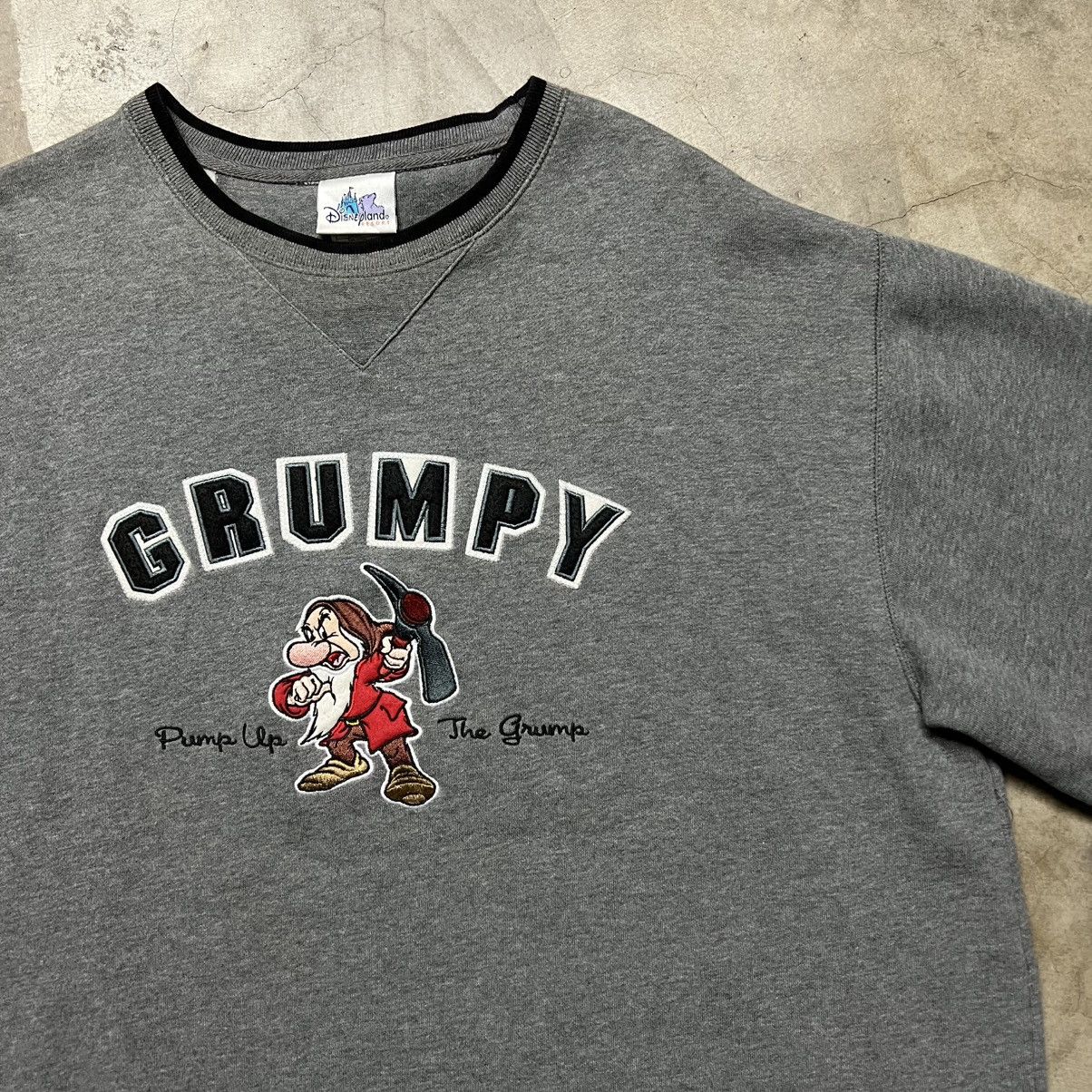 Disney × Mickey Mouse × Vintage Vintage Y2K Disneyland GRUMPY Embroidered Sweater Size US XXL / EU 58 / 5 - 1 Thumbnail