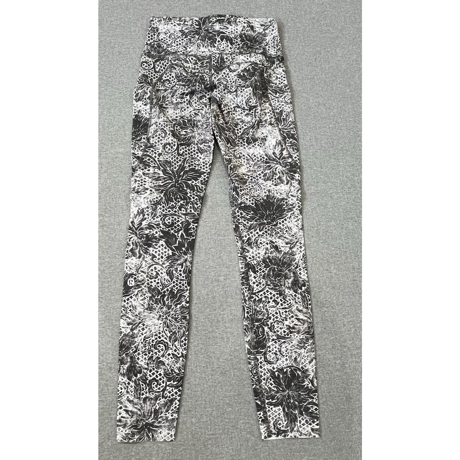 Lululemon Lululemon Wunder Under Crop Serigraph Starlight Black sz 4 Size 27" / US 4 / IT 40 - 2 Thumbnail