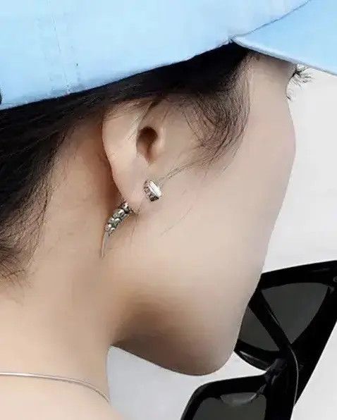 Japanese Brand × Vintage Vintage Wolf Tooth Skull Stud Earring Size ONE SIZE - 1 Thumbnail