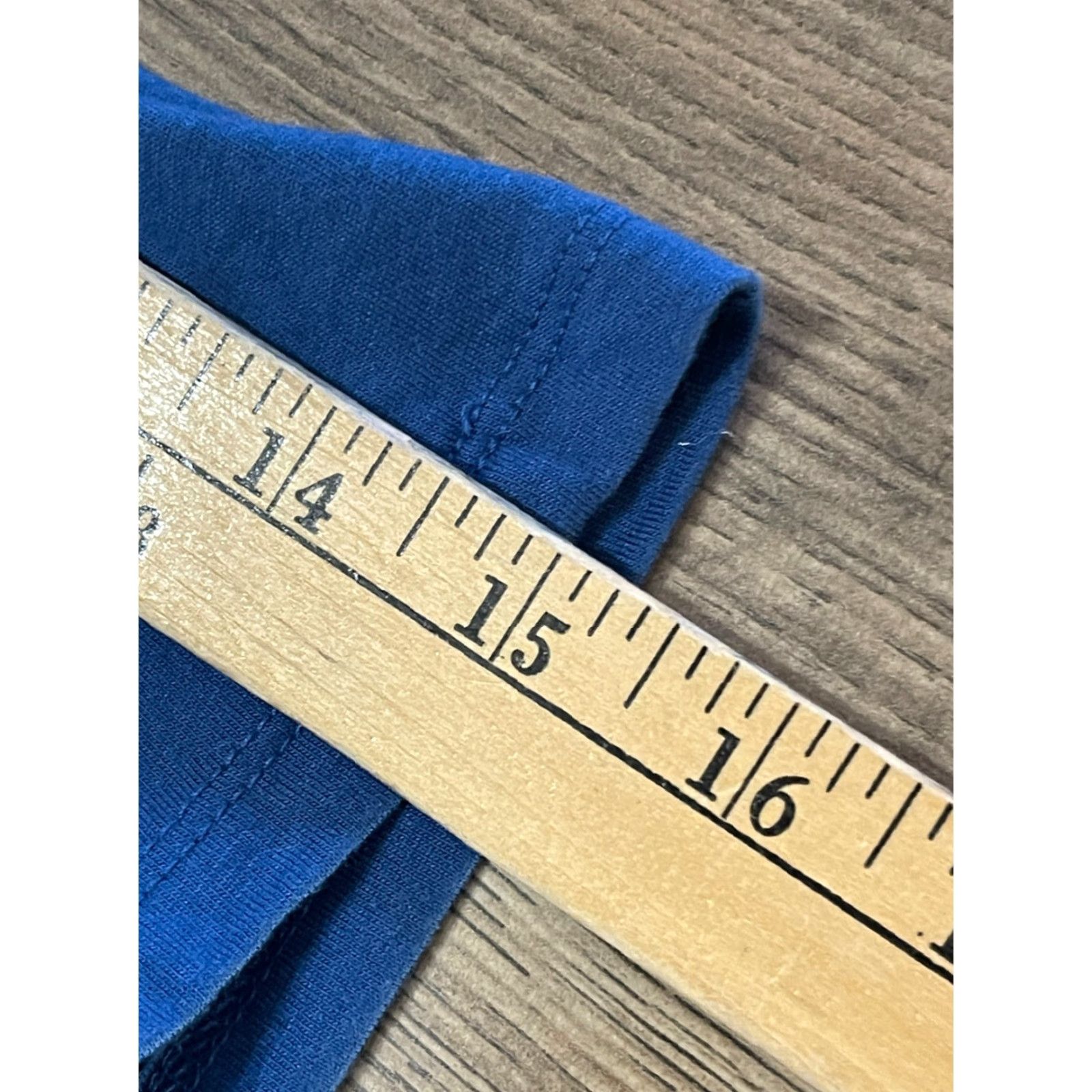 Vintage Huk Shirt Women's Medium Blue Short Sleeve Happiness comes in Waves Shirt Regular Fit Adult Womens Size M / US 6-8 / IT 42-44 - 5 Thumbnail