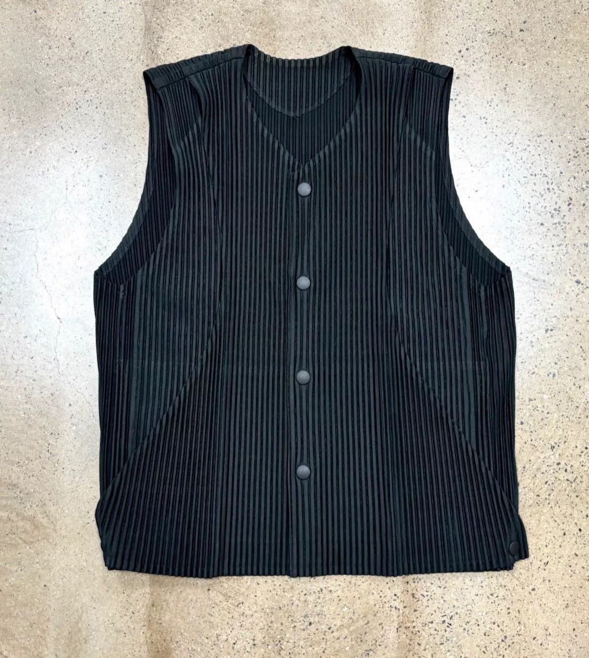 Pleats Please Issey Miyake Issey Miyake Pleated Button Vest Size US L / EU 52-54 / 3 - 1 Thumbnail