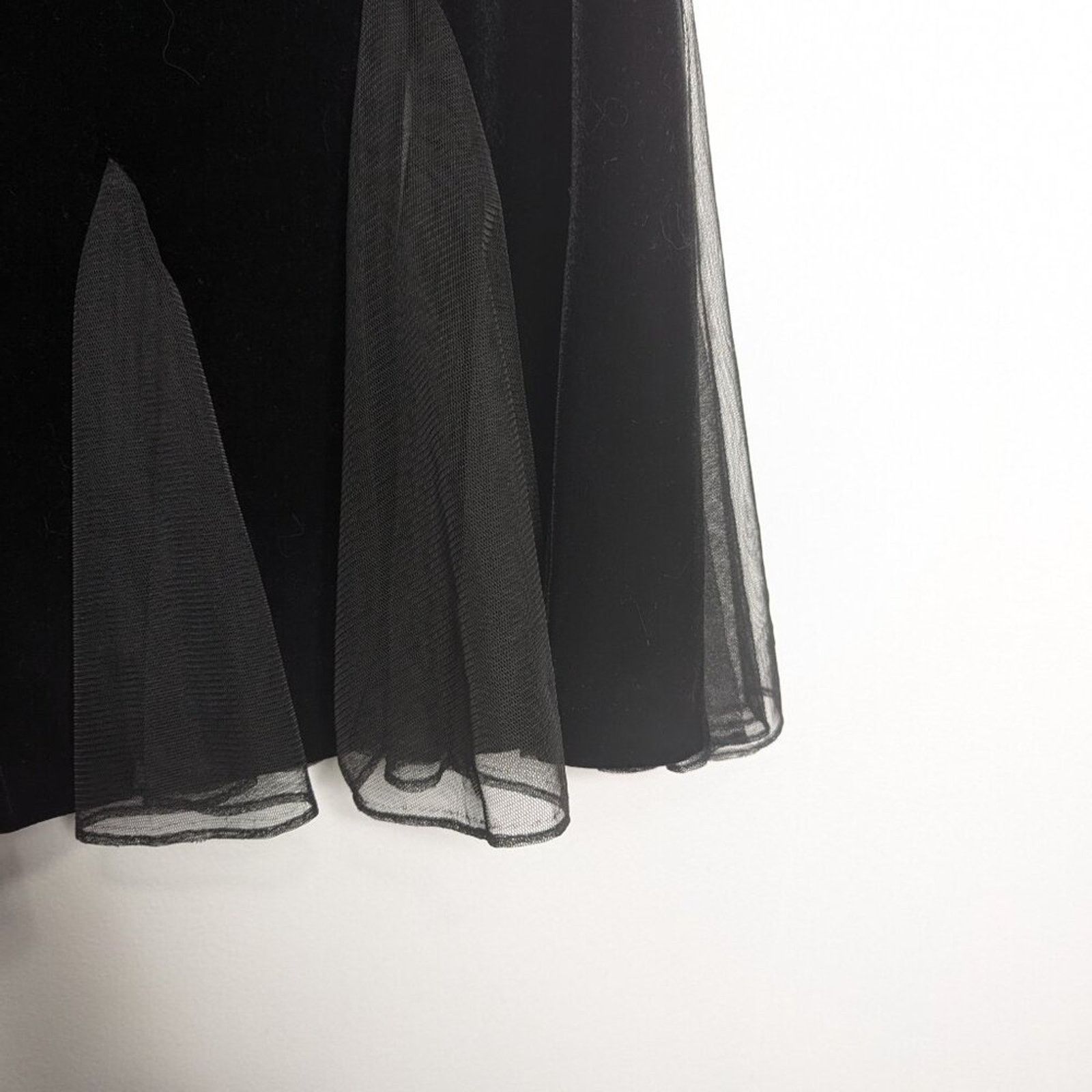 Vintage Vintage 90's Black Velvet Skirt Elastic Waist Sheer Insert Size 30" / US 8 / IT 44 - 7 Thumbnail
