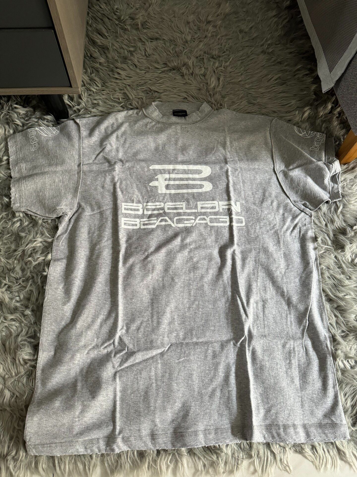 Balenciaga Balenciaga Gray Letter Logo Short-Sleeve Size US S / EU 44-46 / 1 - 1 Thumbnail