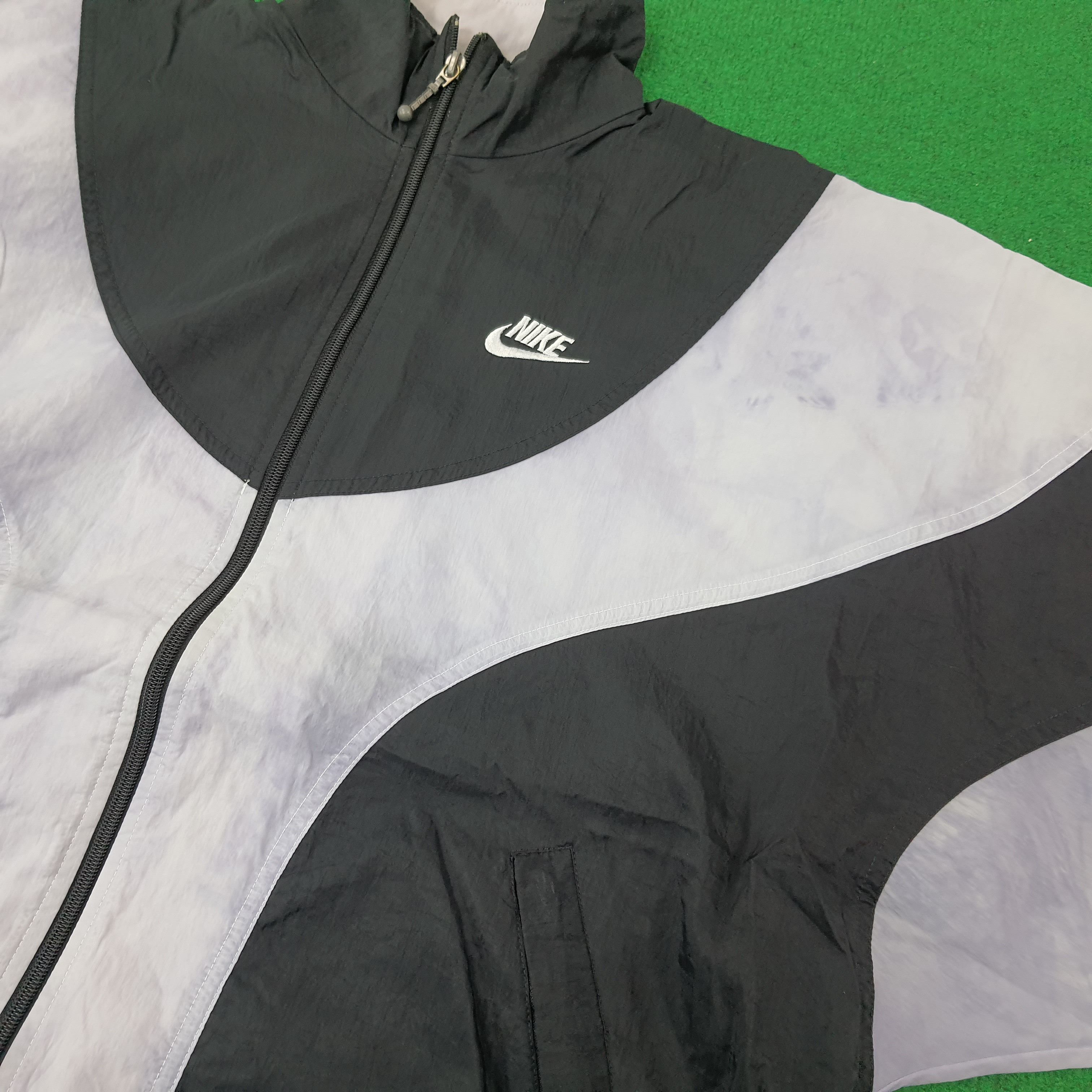 Nike × Vintage Vintage Nike Sports Outdoor Jacket C232N5 Size US XL / EU 56 / 4 - 10 Thumbnail