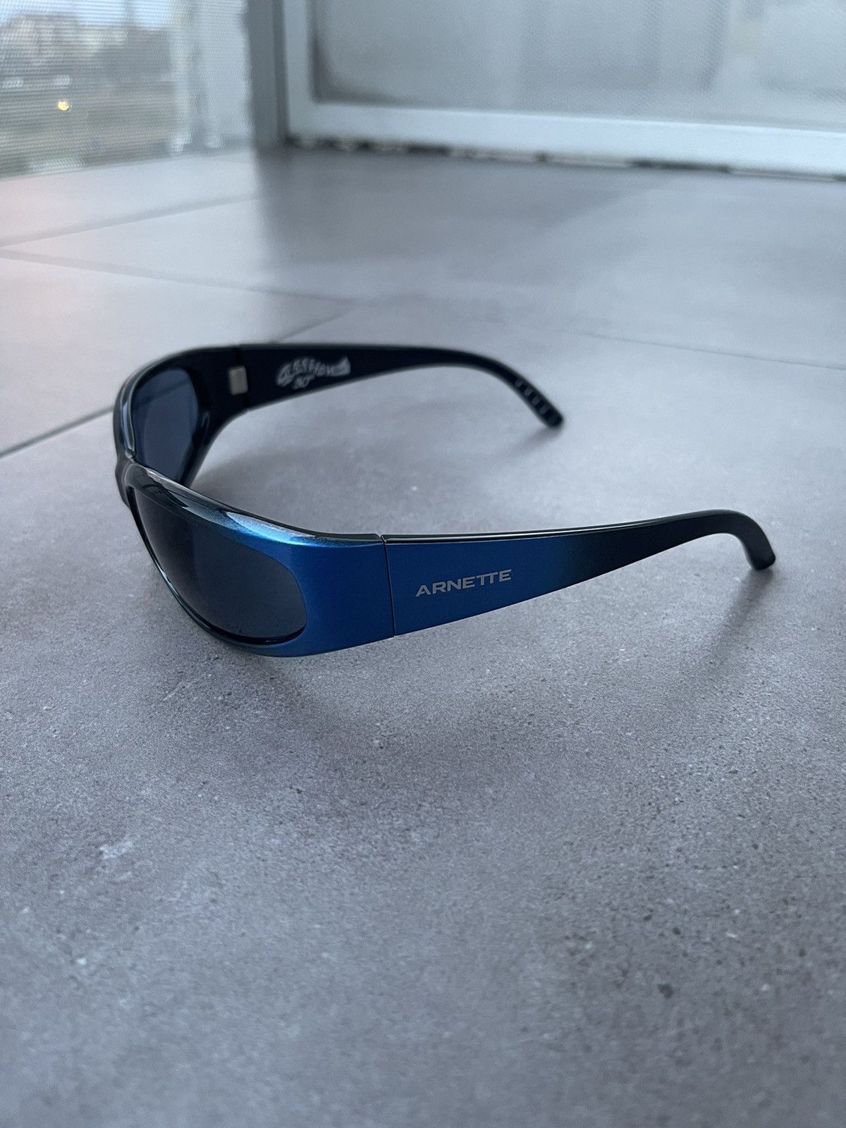 Arnette Arnette Catfish 4302-2818/80 Ombre Black Blue Sunglasses Size ONE SIZE - 10 Thumbnail