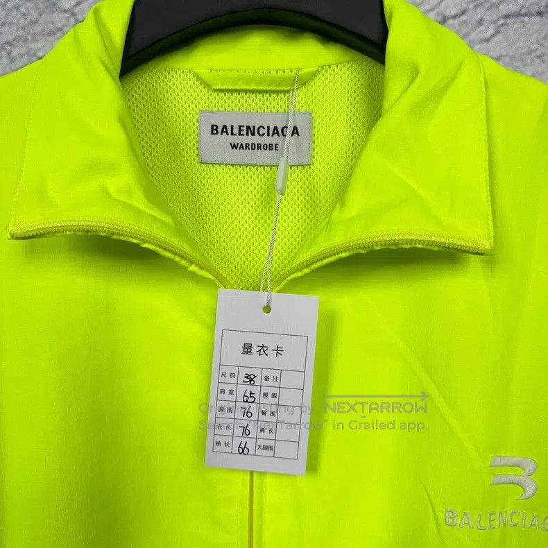 Balenciaga Balenciaga Fluorescent Green Stand Collar Zipper Coach Jac Size XS / US 0-2 / IT 36-38 - 4 Thumbnail