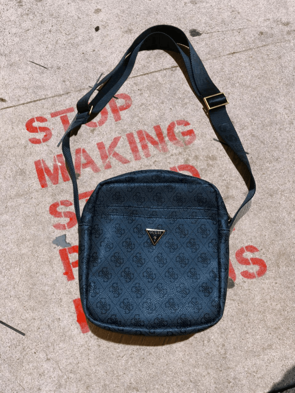 Guess Guess Vintage Bags Y2K Size ONE SIZE - 1 Thumbnail