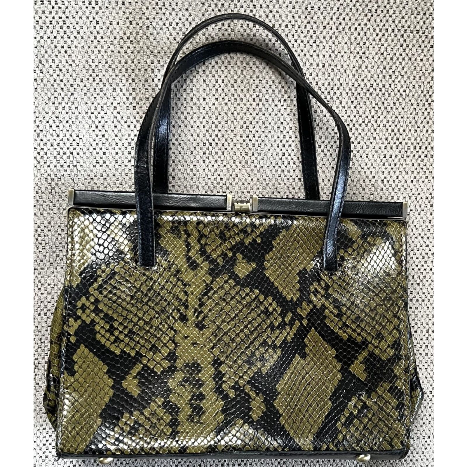 Patricia Nash Patricia Nash Olive Green Python Camellino Crossbody Bag User: Patricia Nash Olive Green Python Camellino Crossbody Bag Size ONE SIZE - 3 Thumbnail